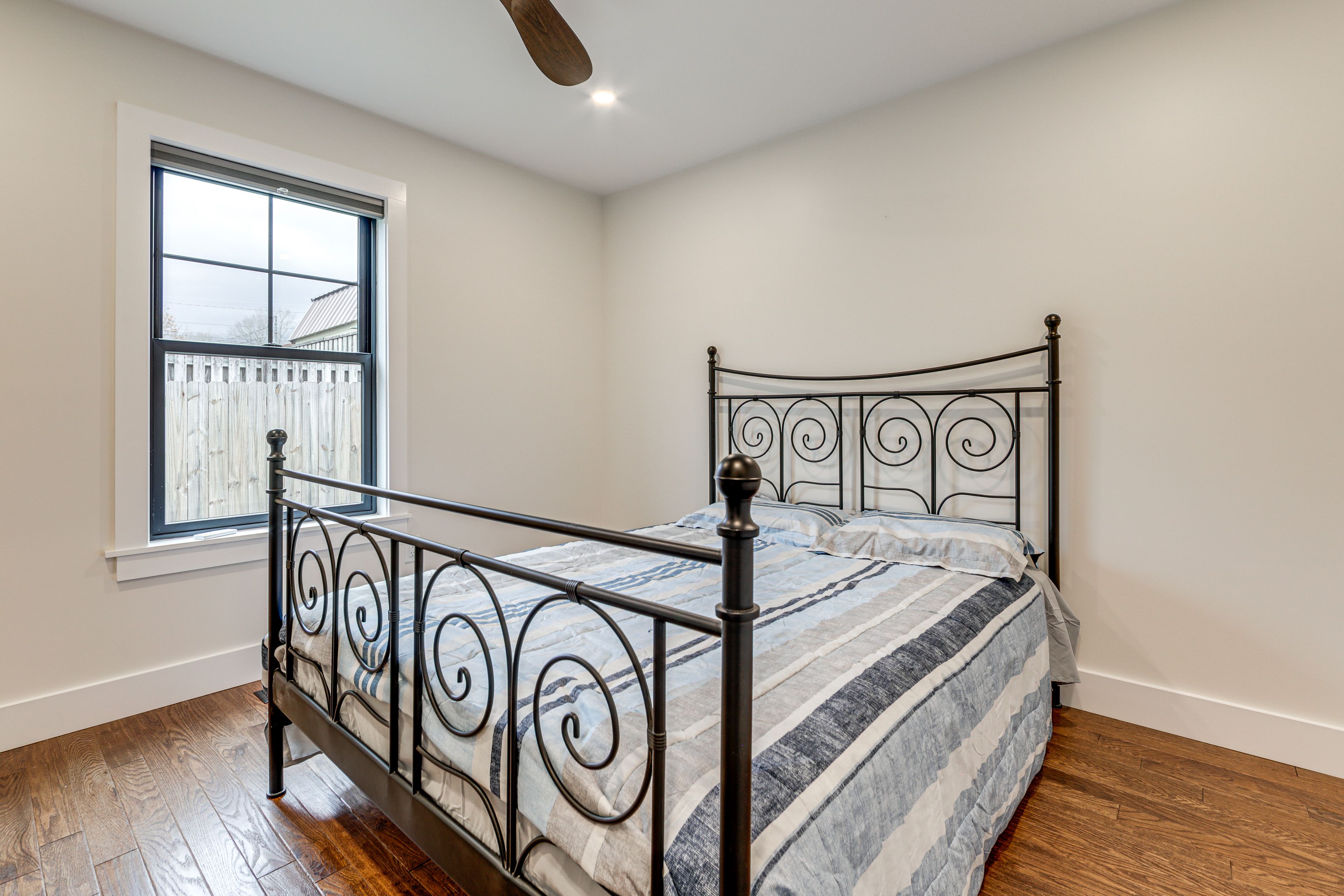 Bedroom 2 | Queen Bed