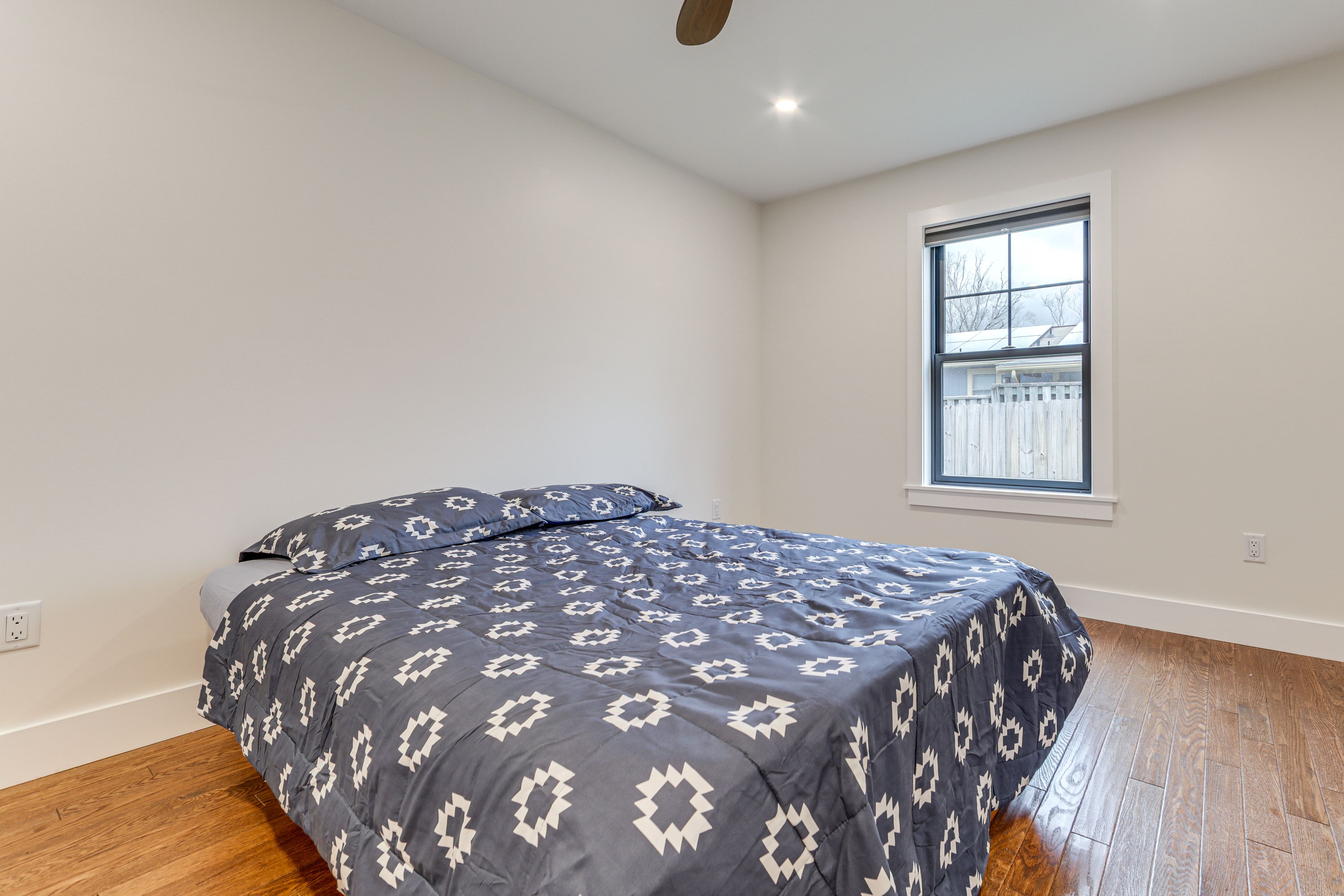 Bedroom 3 | Queen Bed