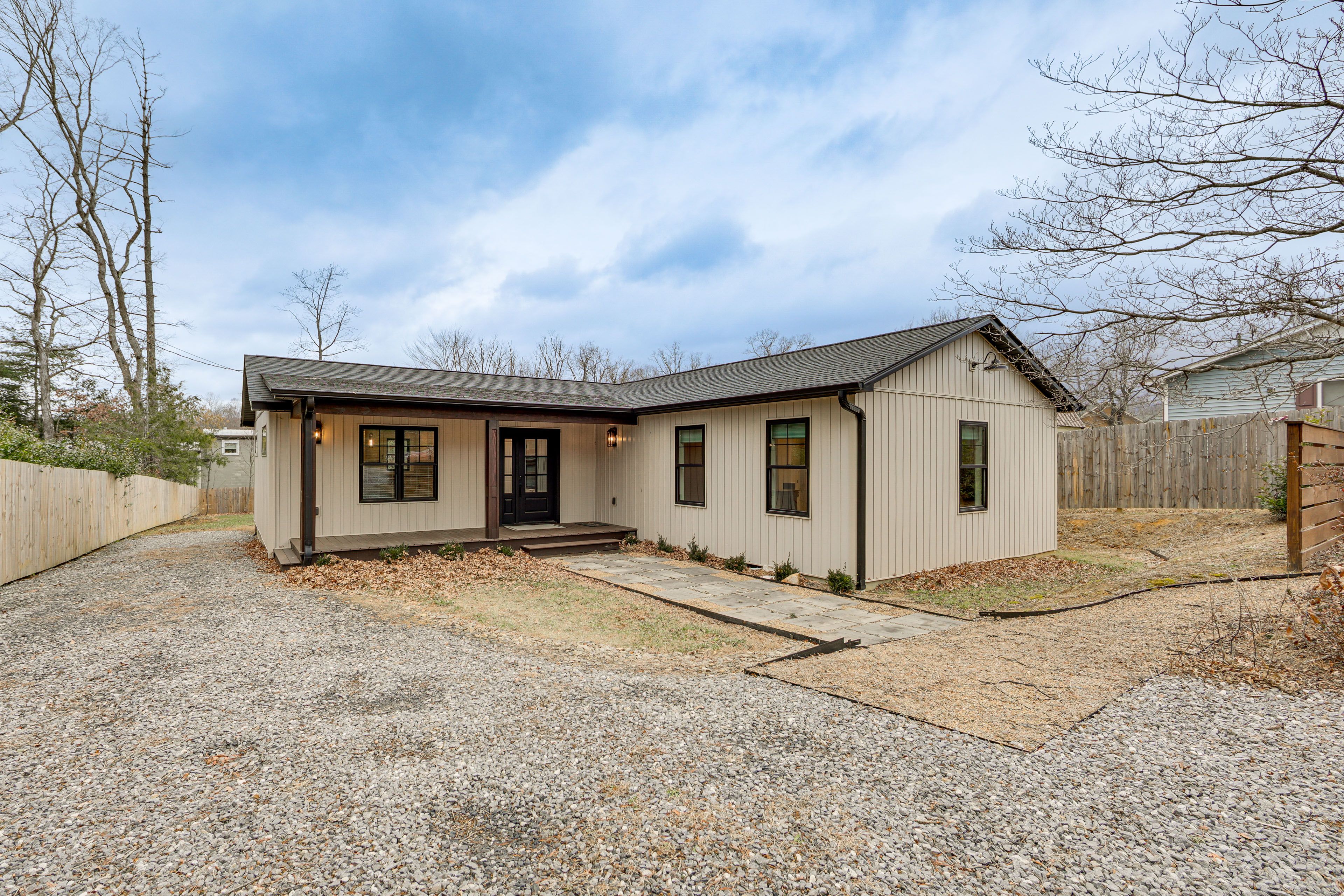 Parking | Driveway (3 Vehicles)