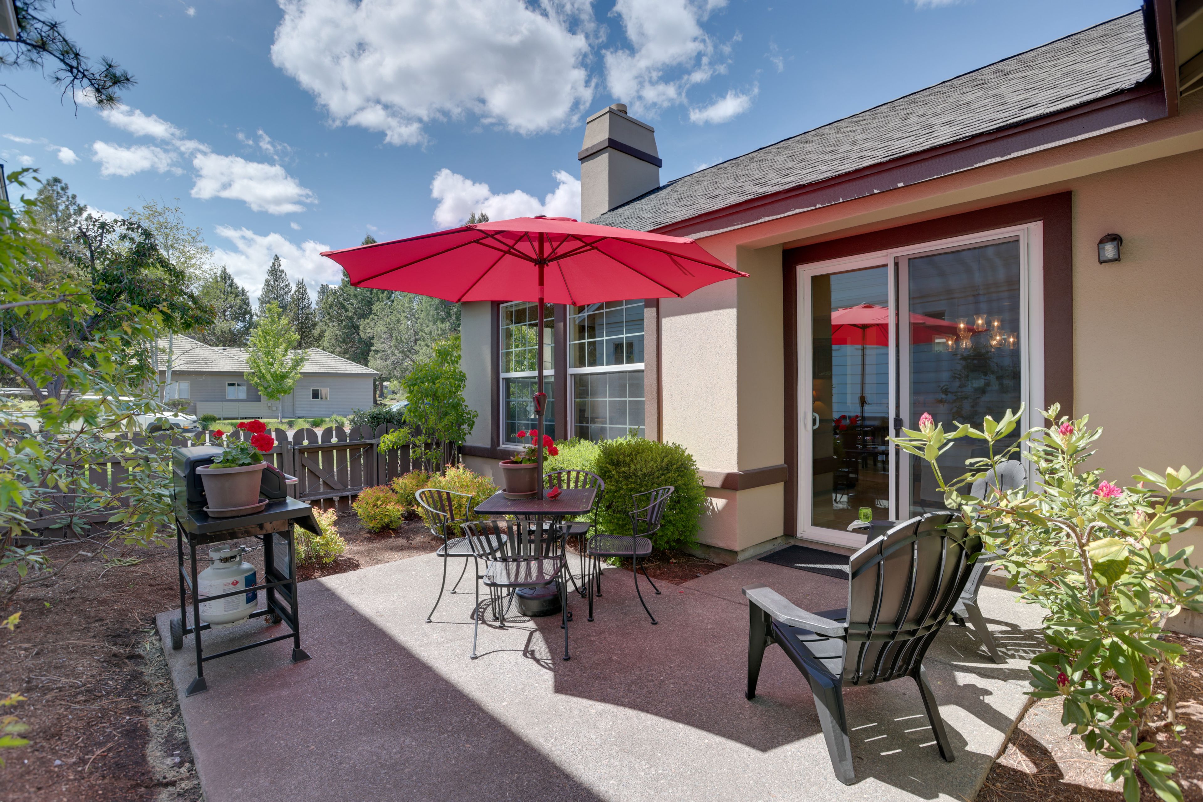 Patio | Dining | Gas Grill