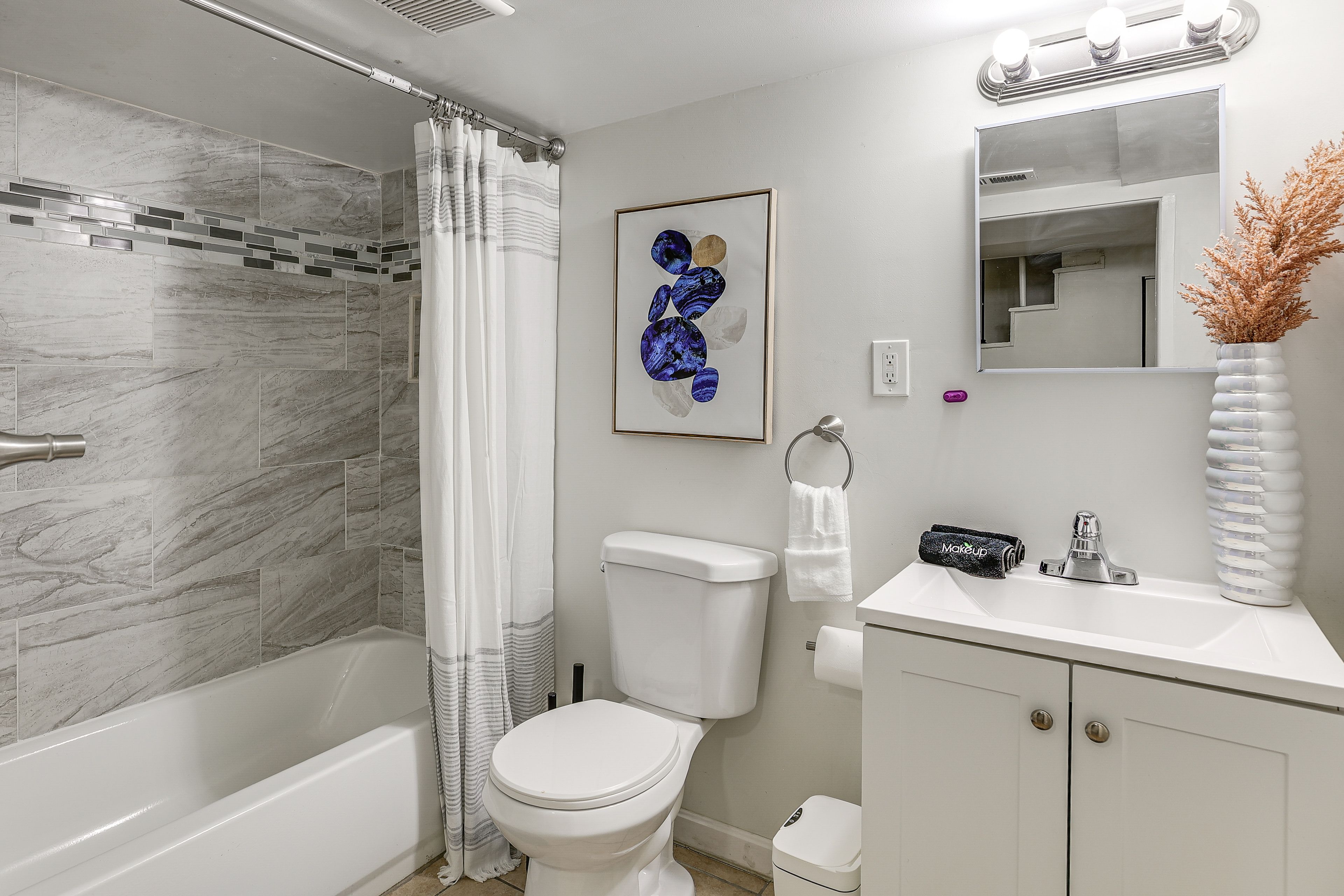 Bathroom | 1st Floor