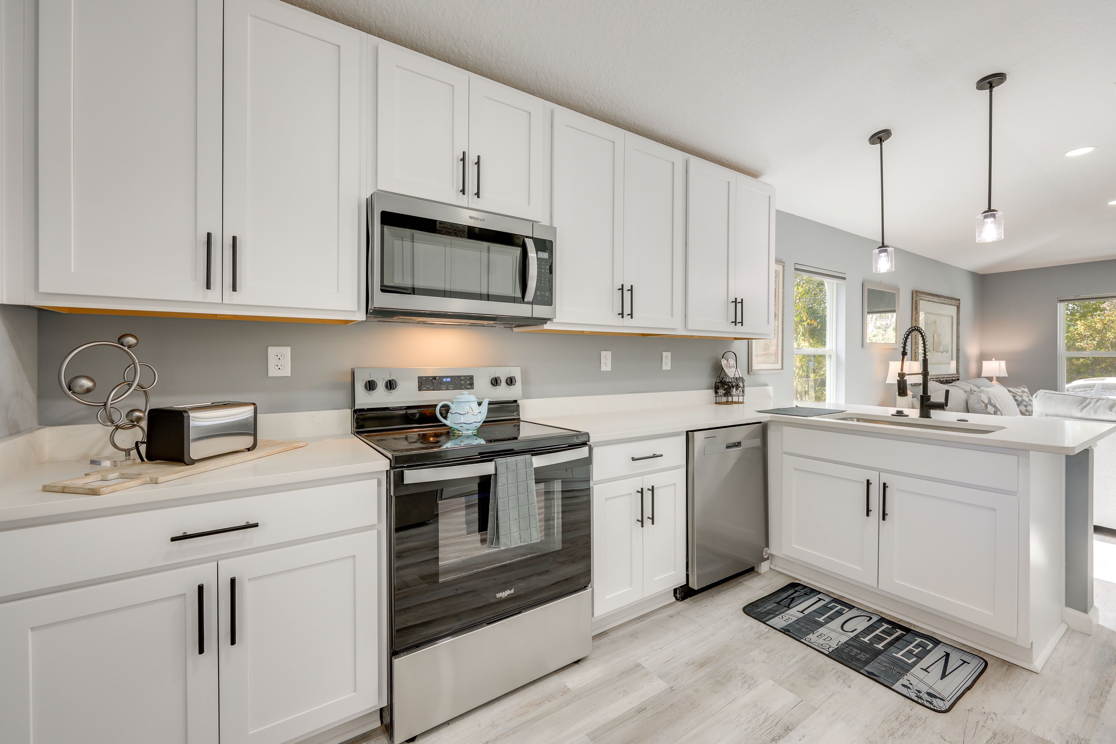 Kitchen | Dishware/Flatware | Keurig Coffee Maker