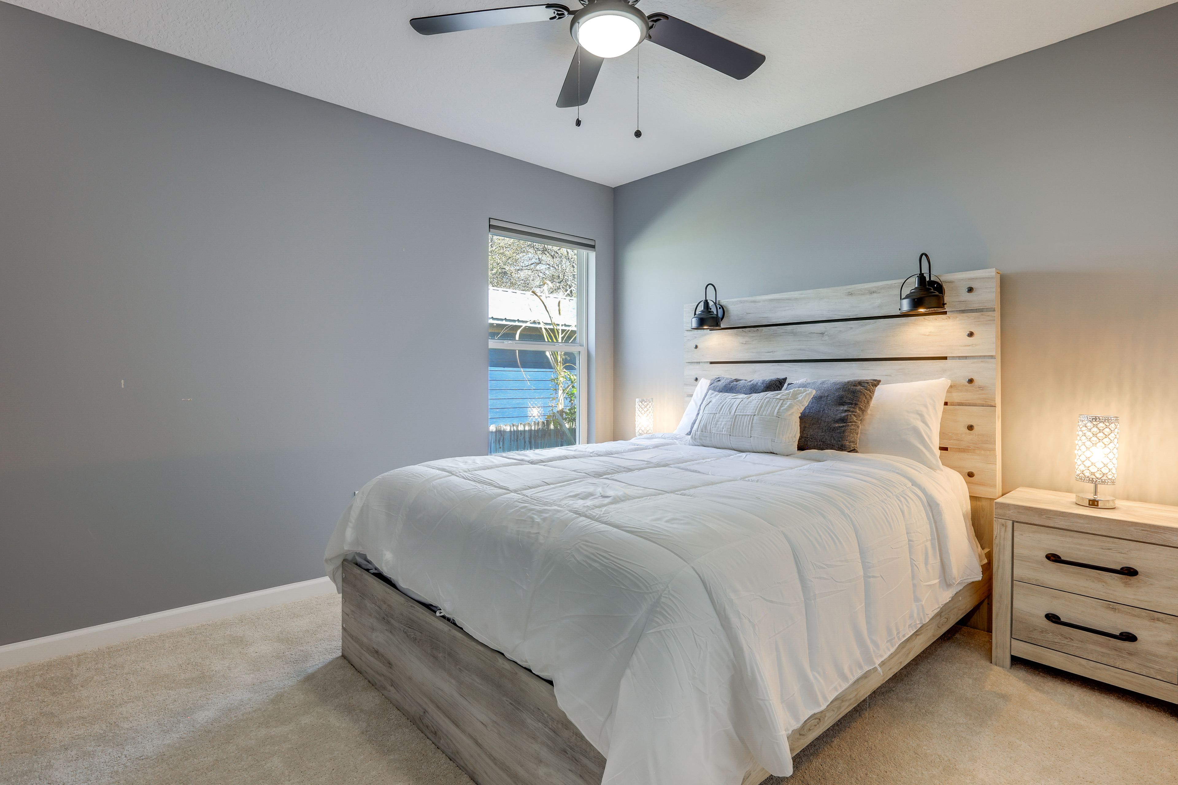 Bedroom 2 | Queen Bed