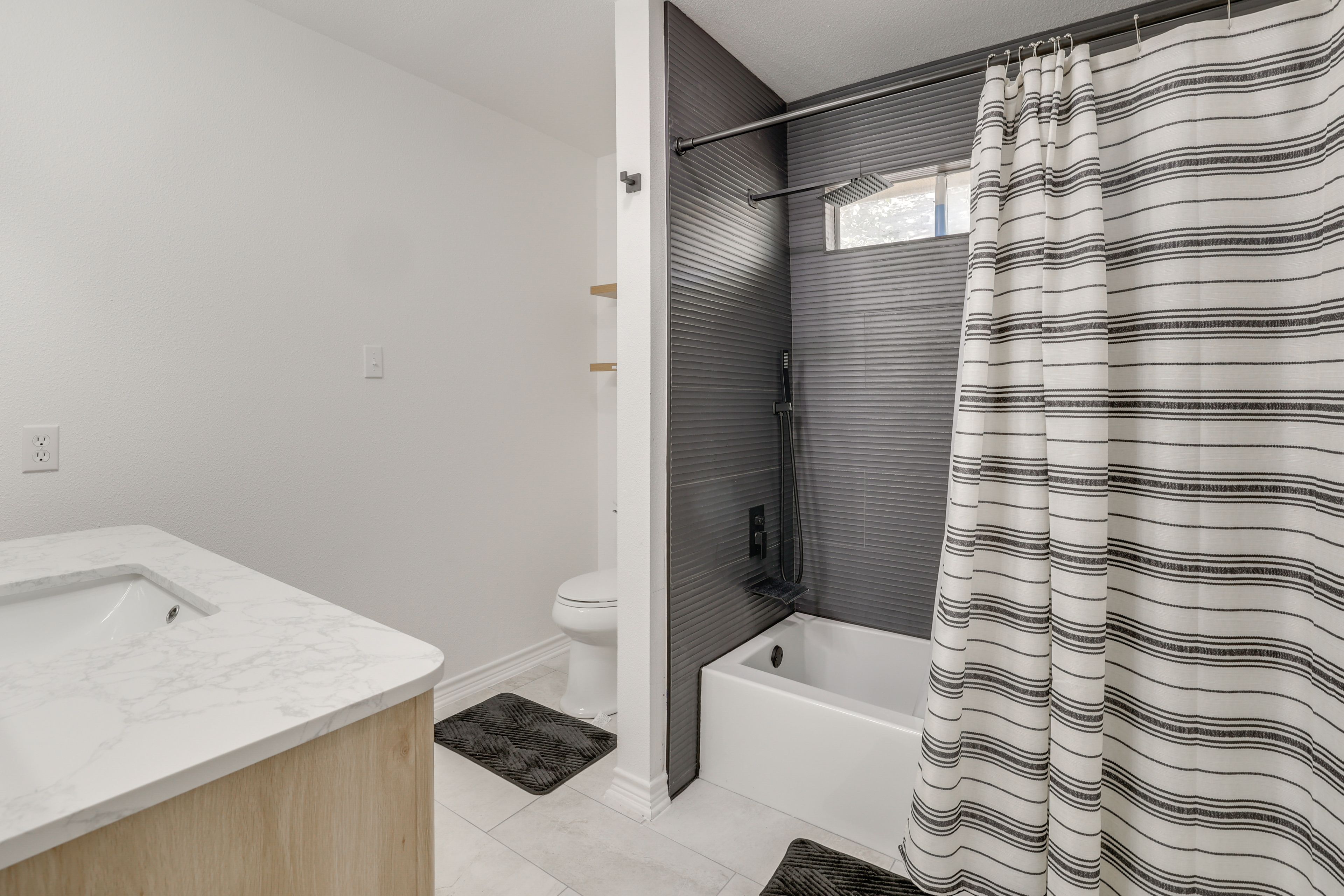 Full Bathroom | 2nd Floor