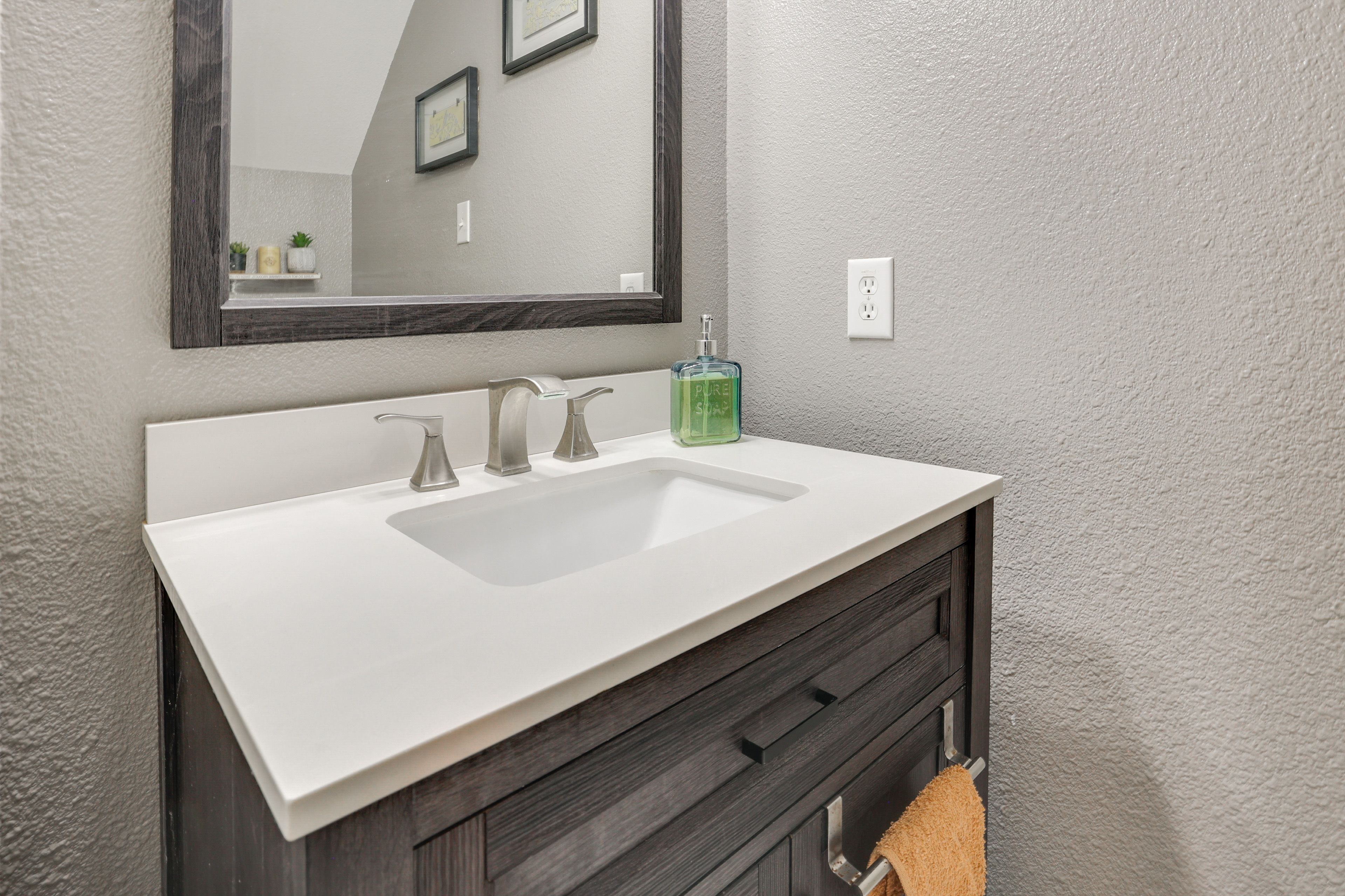 Half Bathroom | 1st Floor