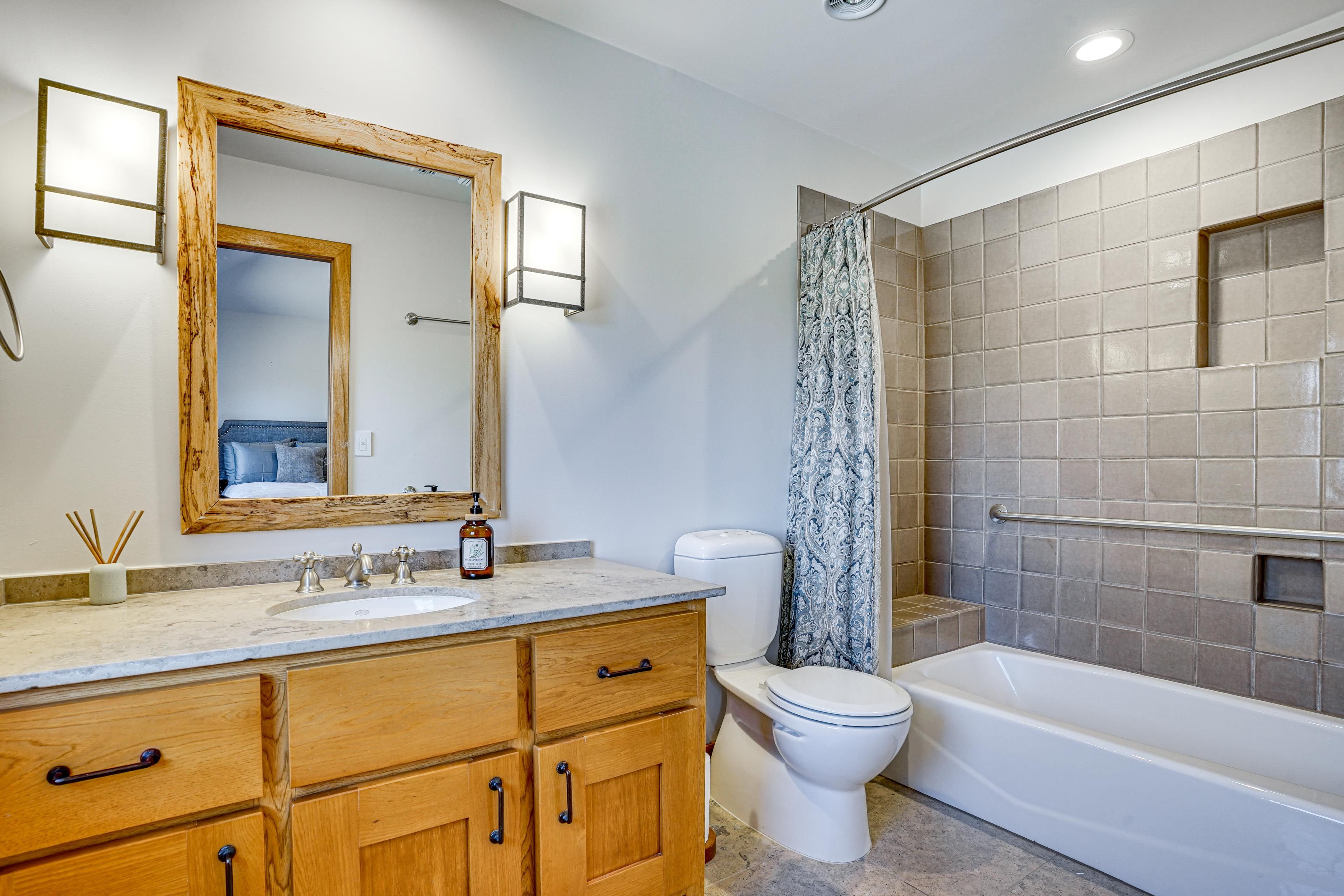 Manor | Bathroom | 2nd Floor