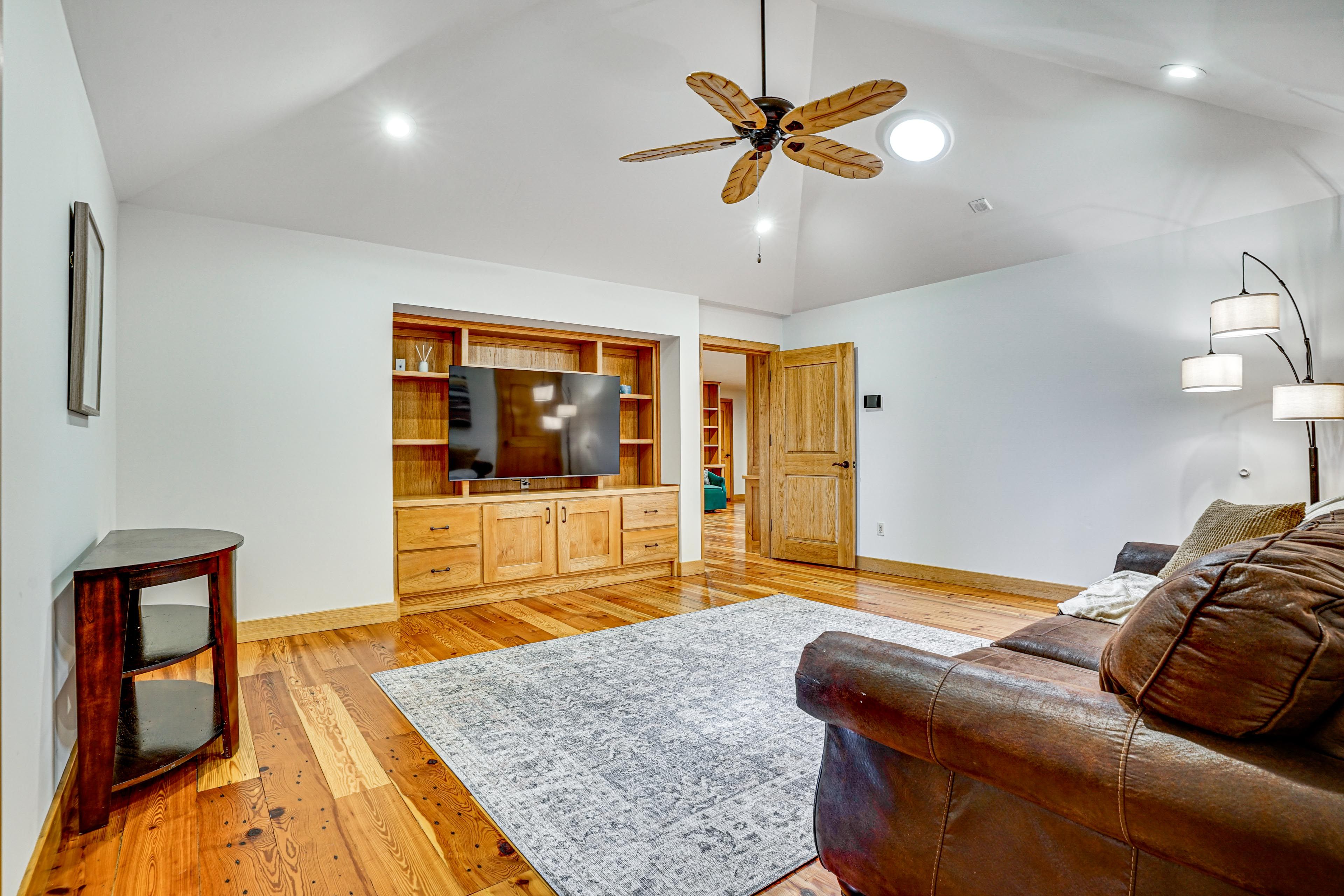 Manor | Den | 2nd Floor