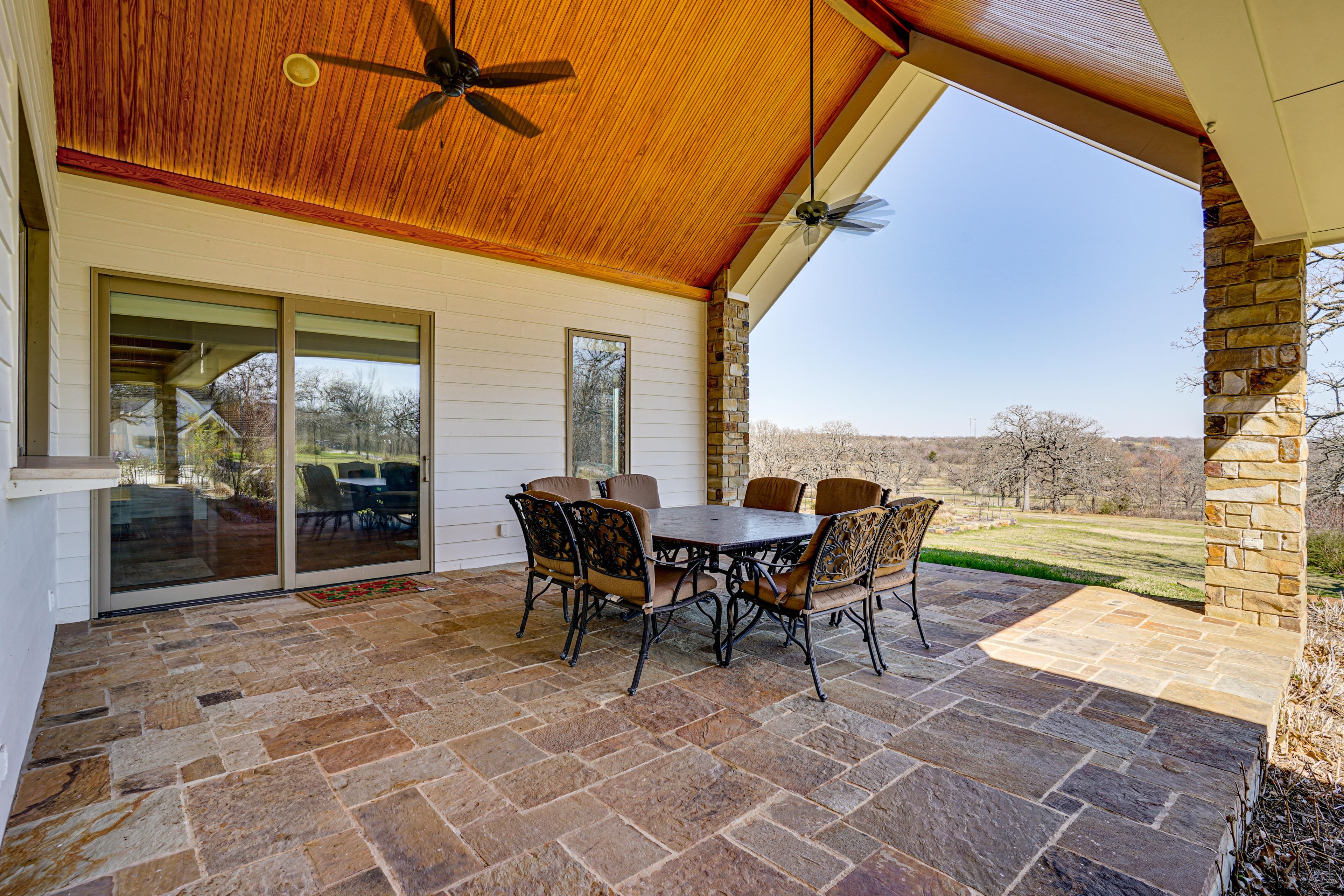 Covered Patio | Outdoor Dining