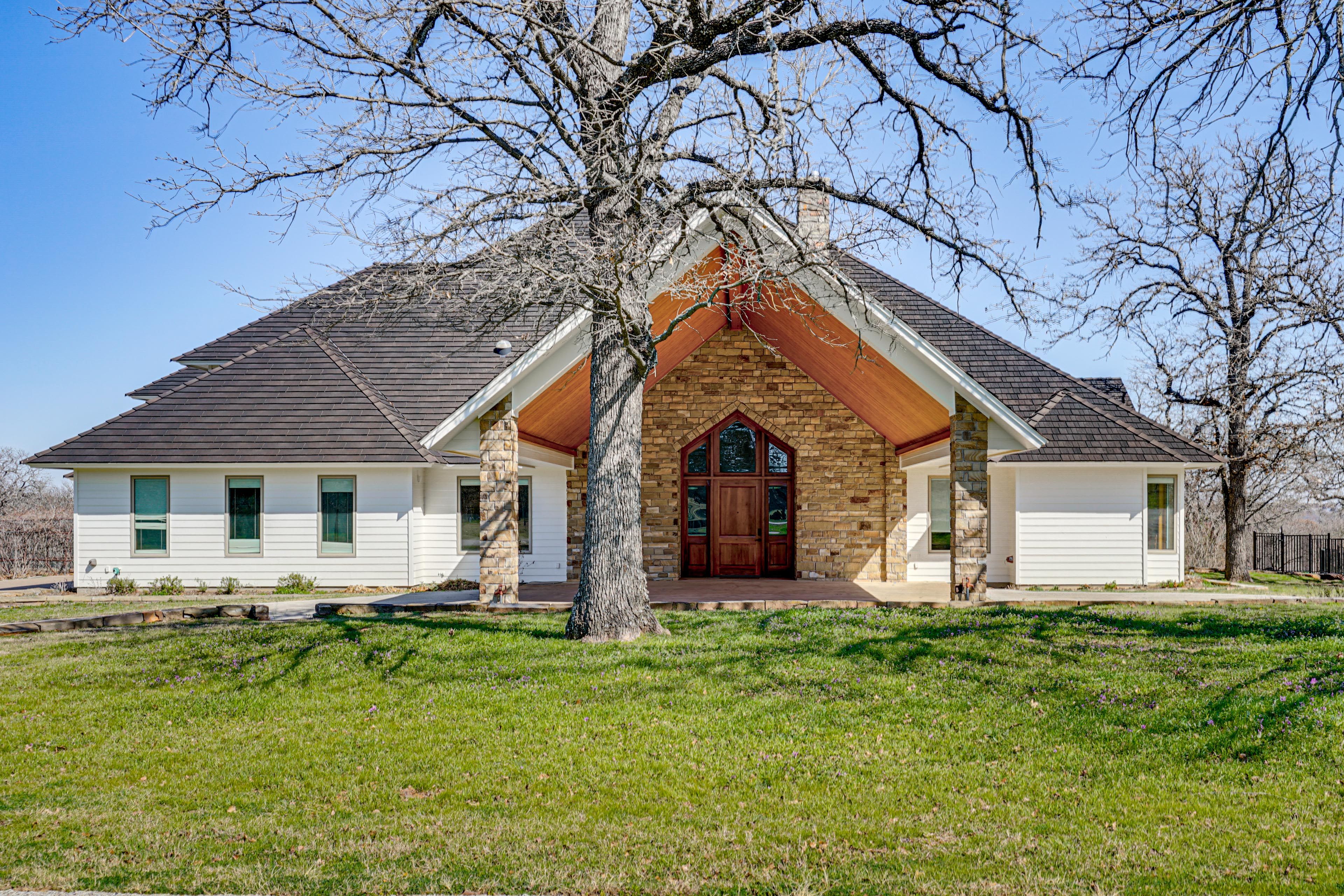 Manor Exterior | Ample Driveway Parking