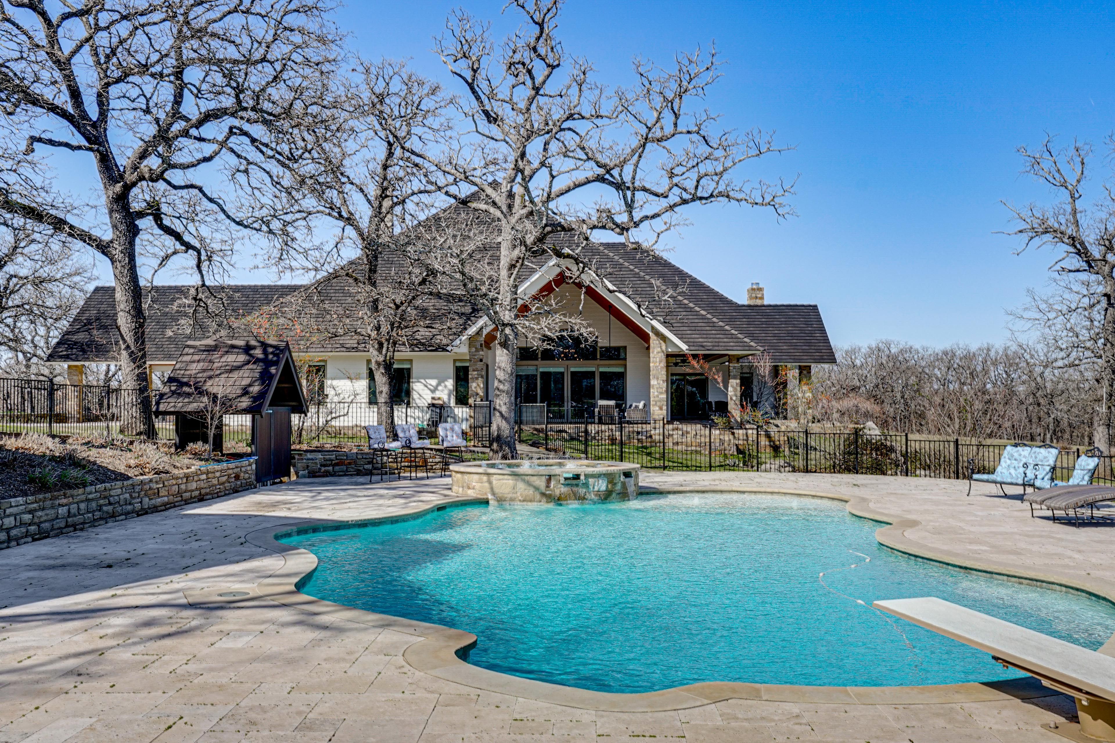 Cleburne Vacation Rental | 8BR | 9.5BA | 12,000 Sq Ft