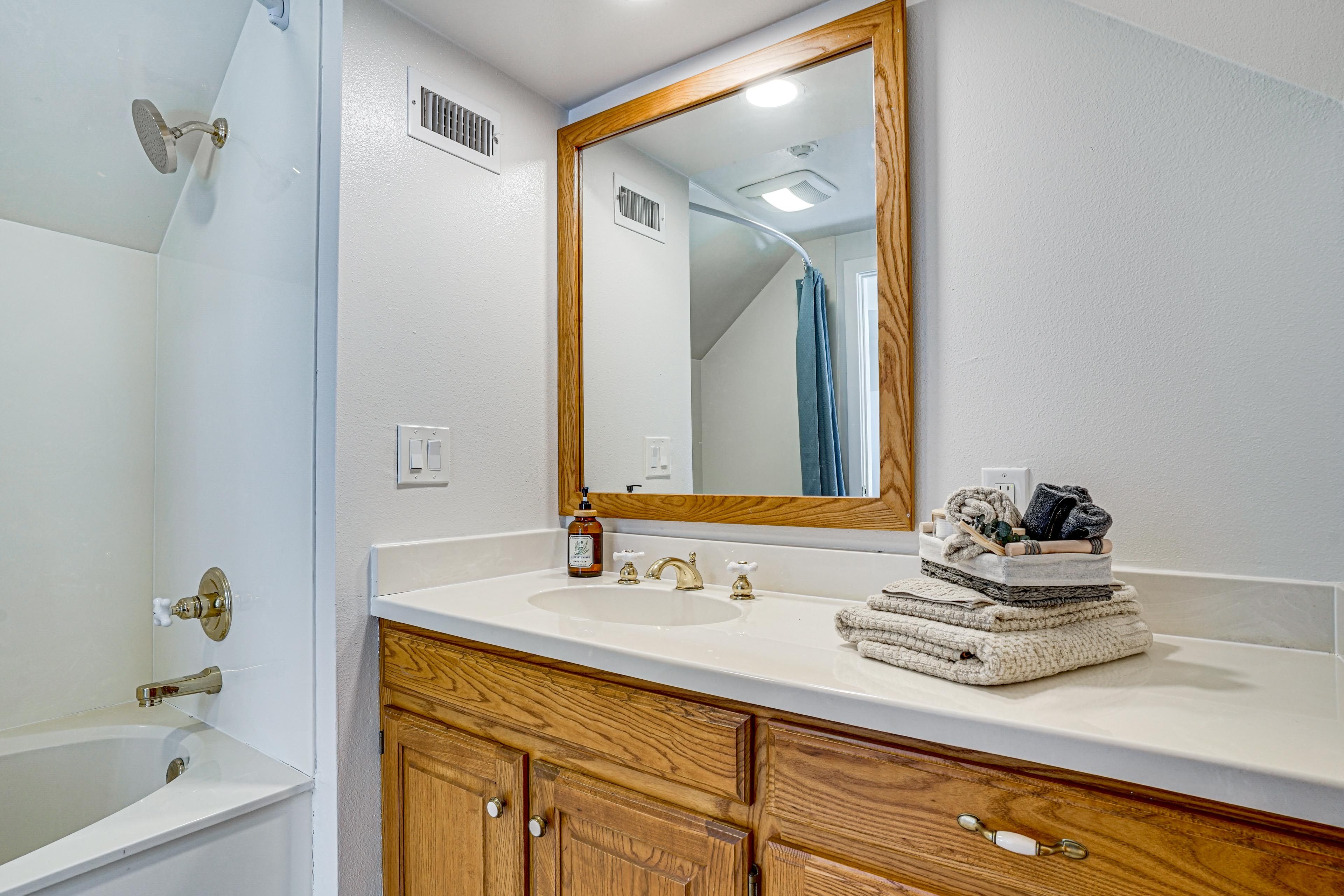 Bathroom | 2nd Floor