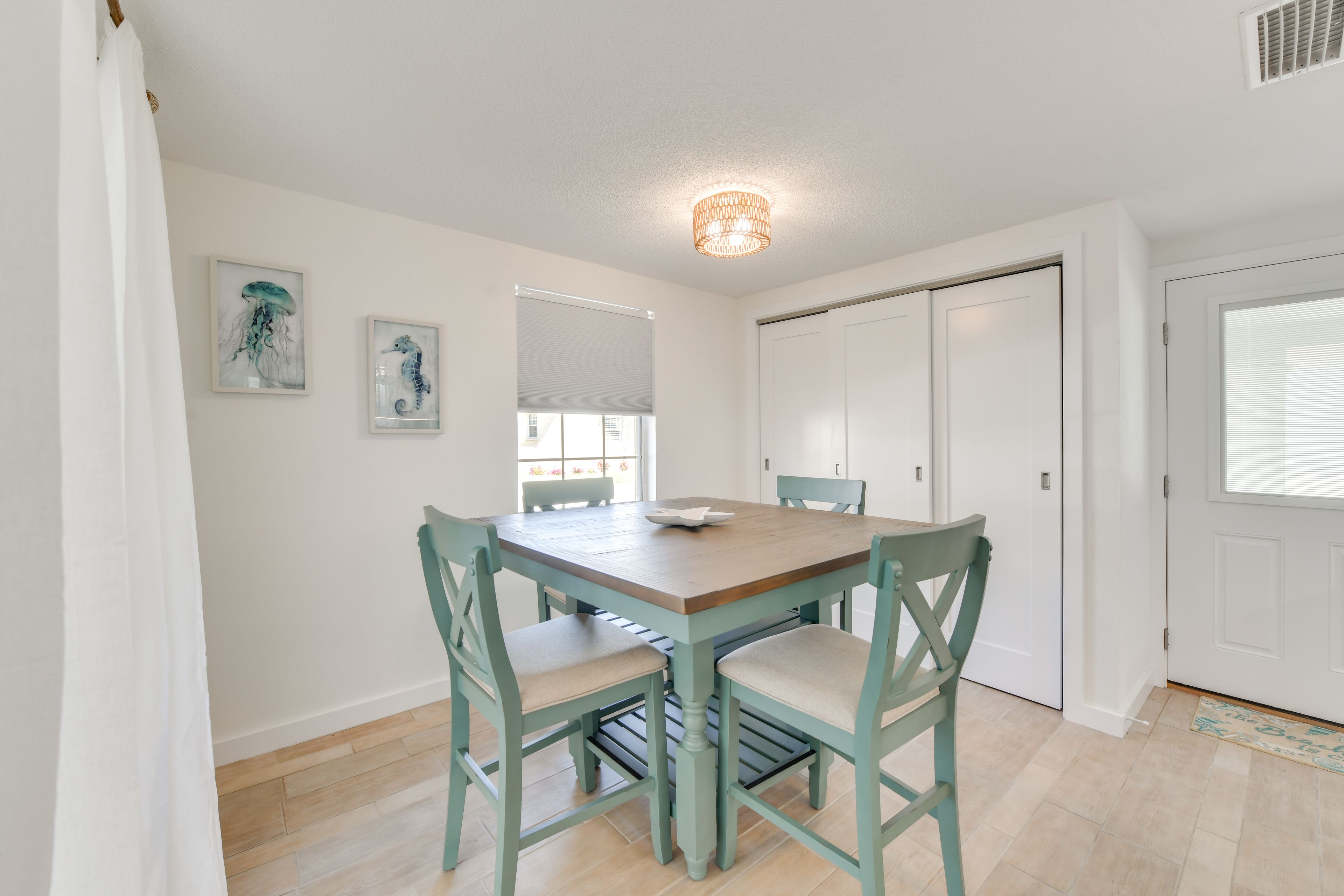 Dining Area | Dishware & Flatware