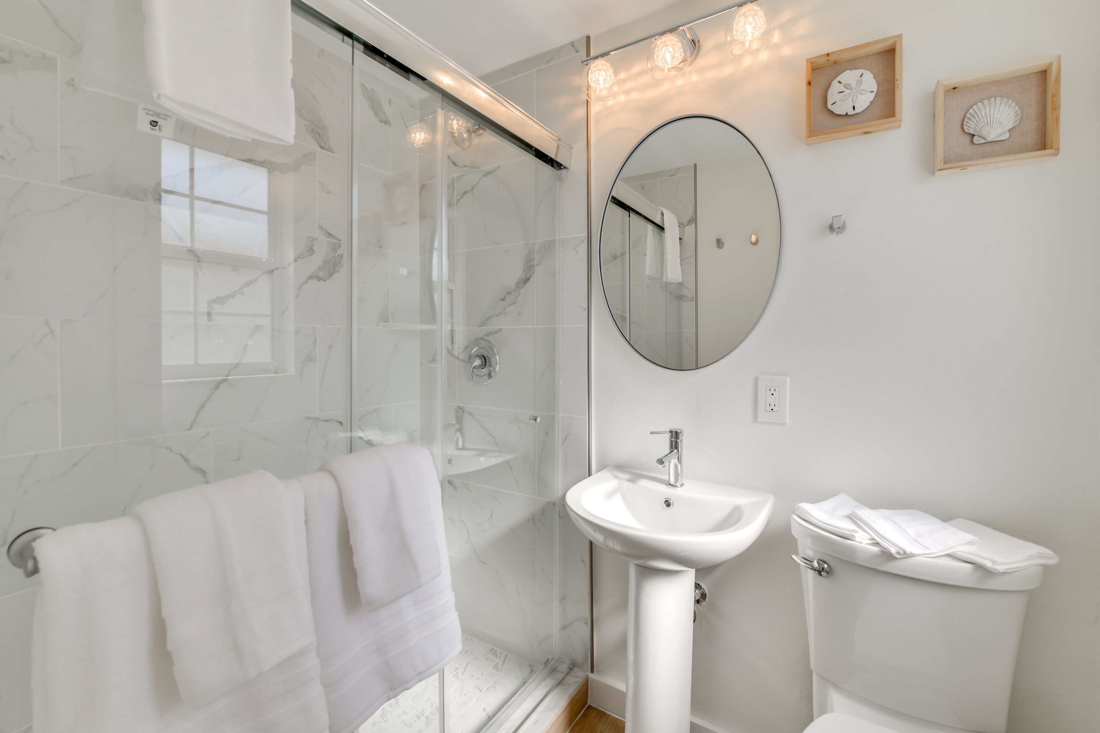 Full Bath | Towels | Hair Dryer