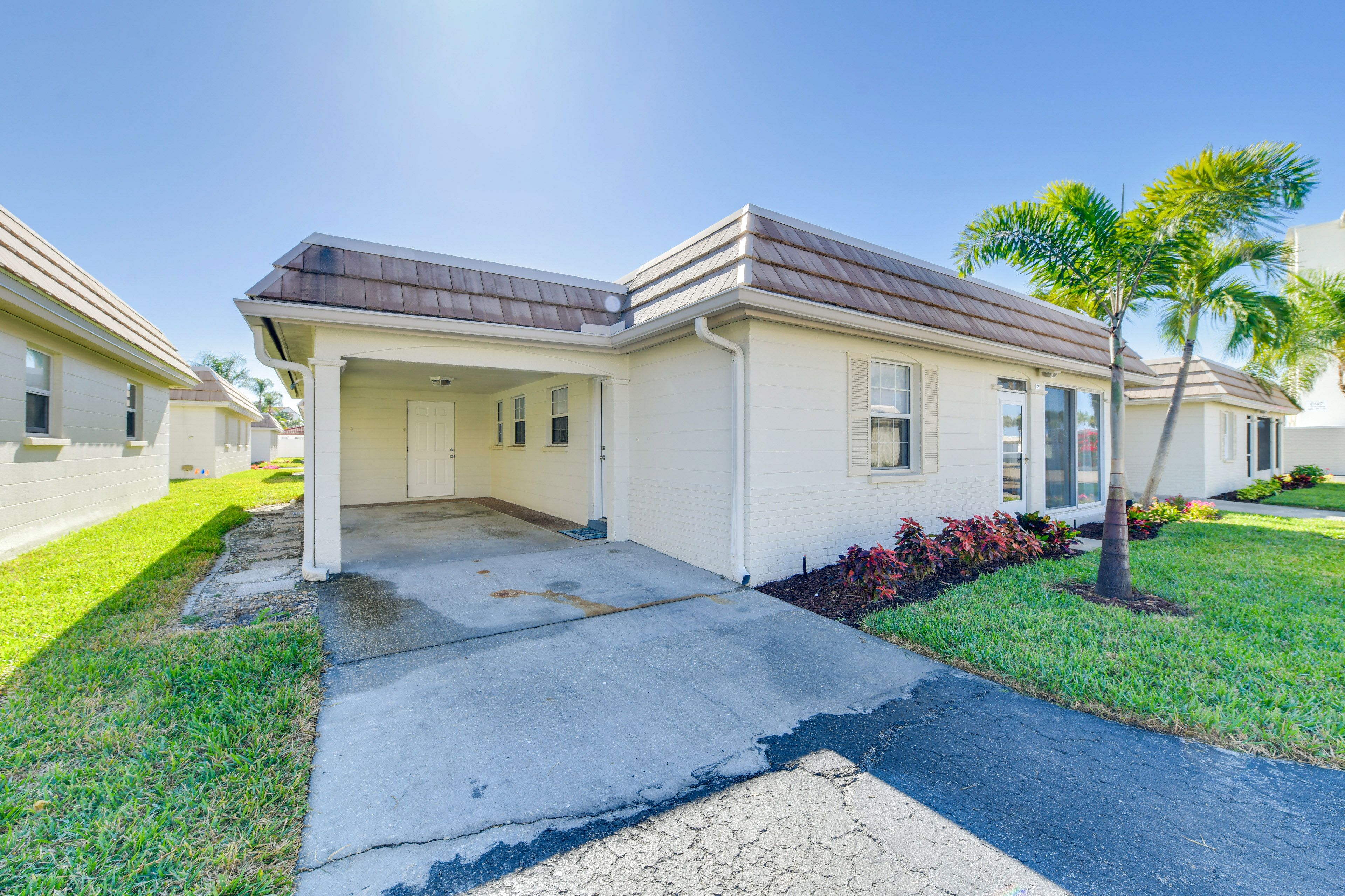 Parking | Carport (1 Vehicle) | Driveway (1 Vehicle)