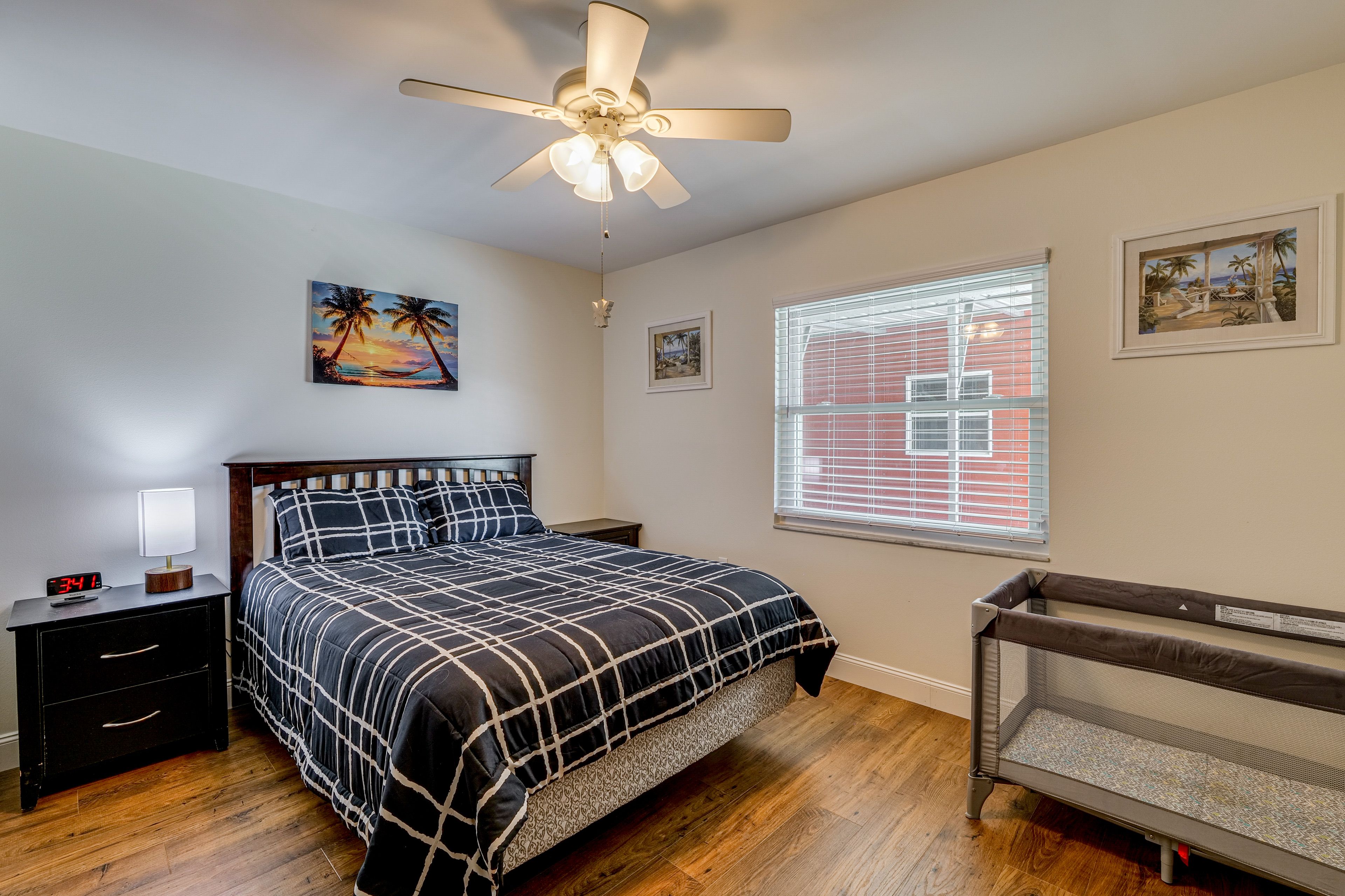 Bedroom 3 | Queen Bed