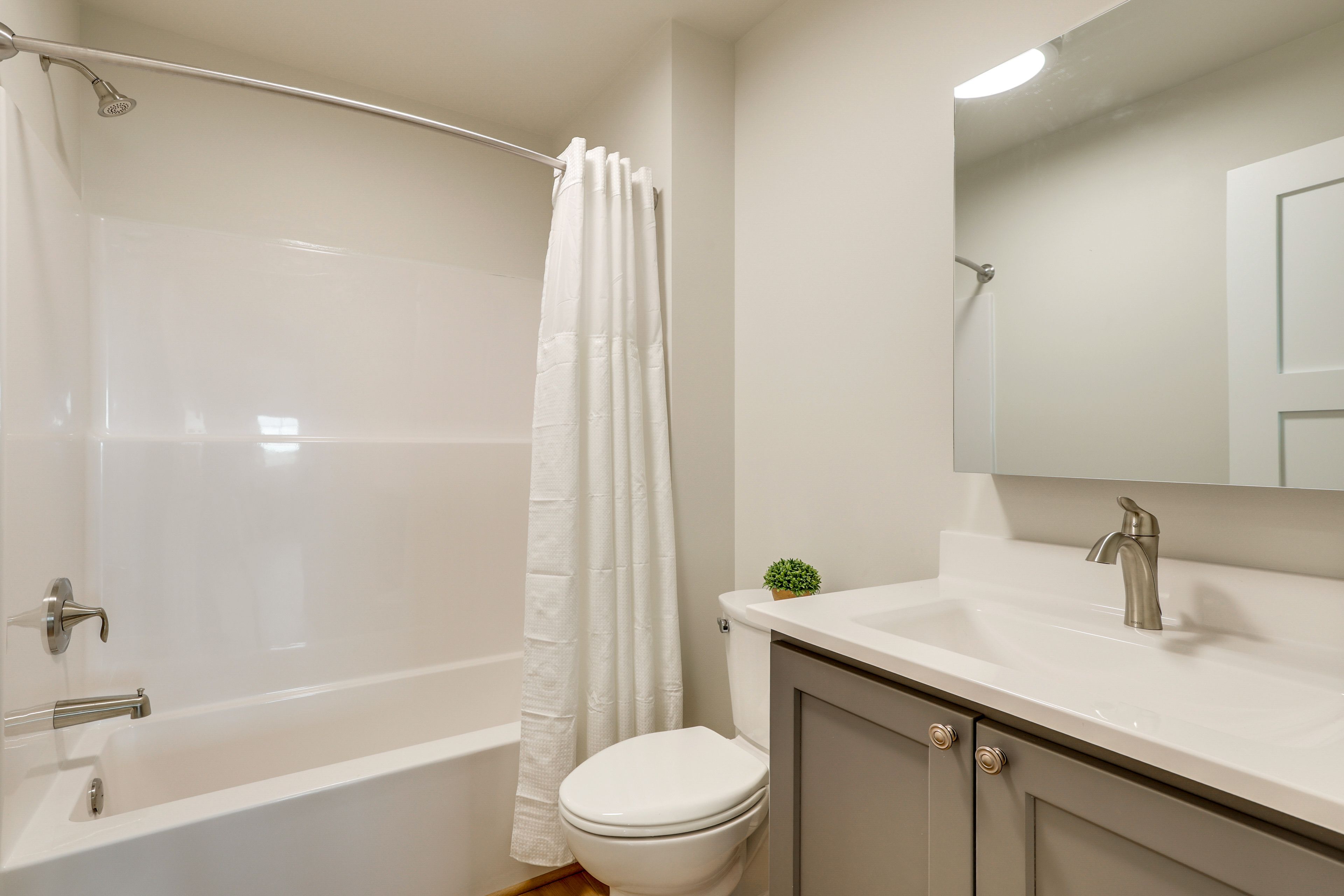 Full Bathroom | 2nd Floor