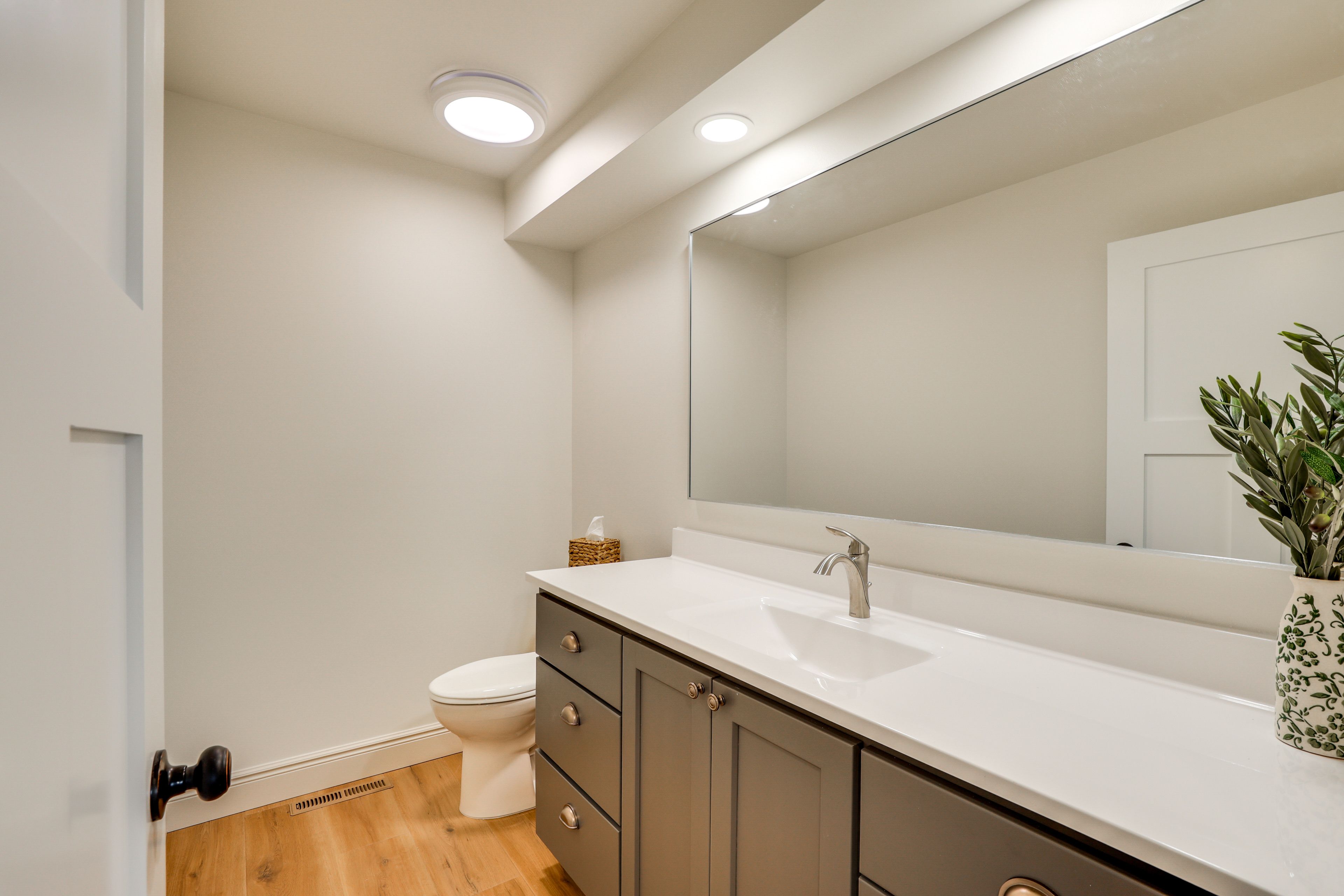 Half Bathroom | 2nd Floor