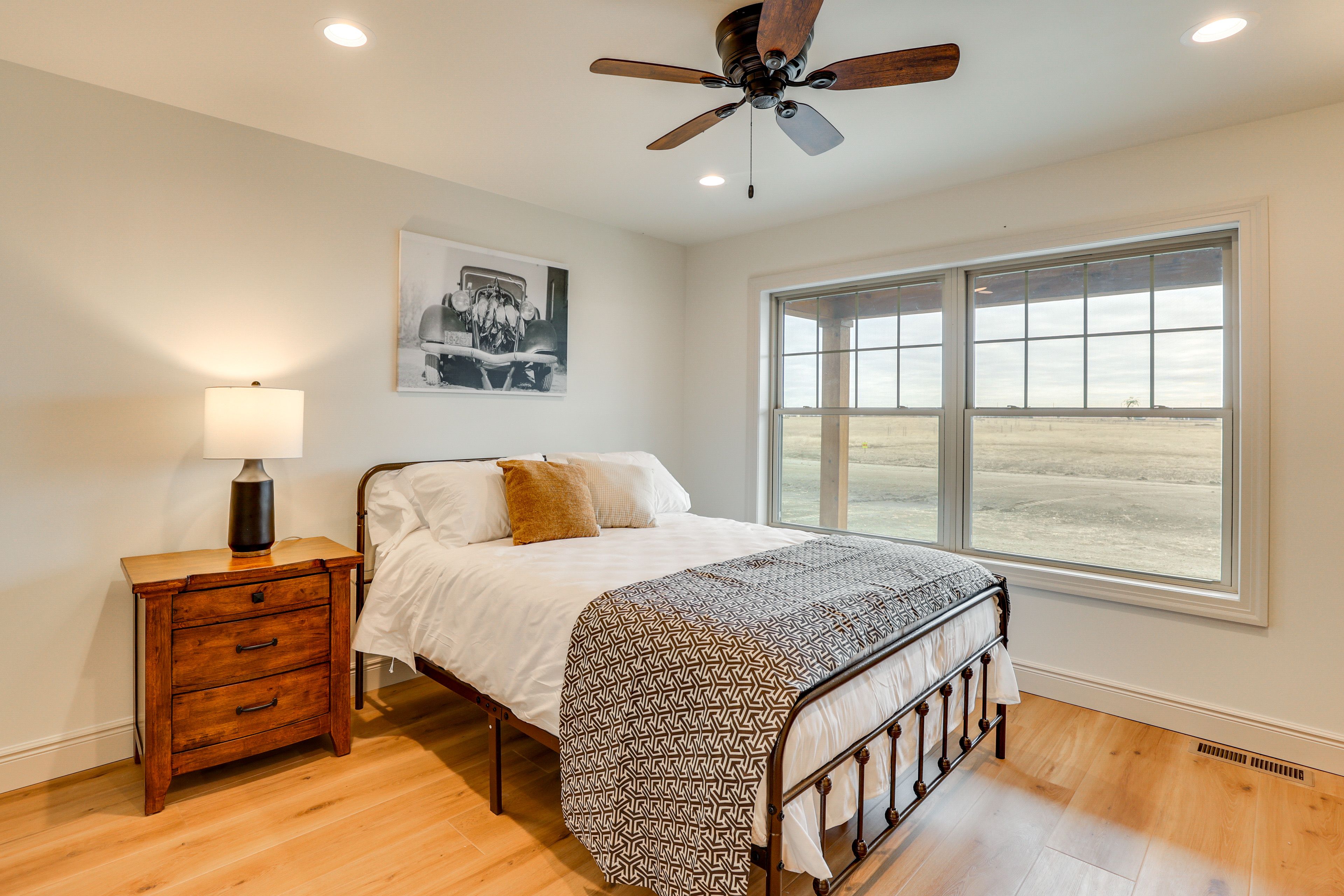 Bedroom 1 | Queen Bed | 1st Floor