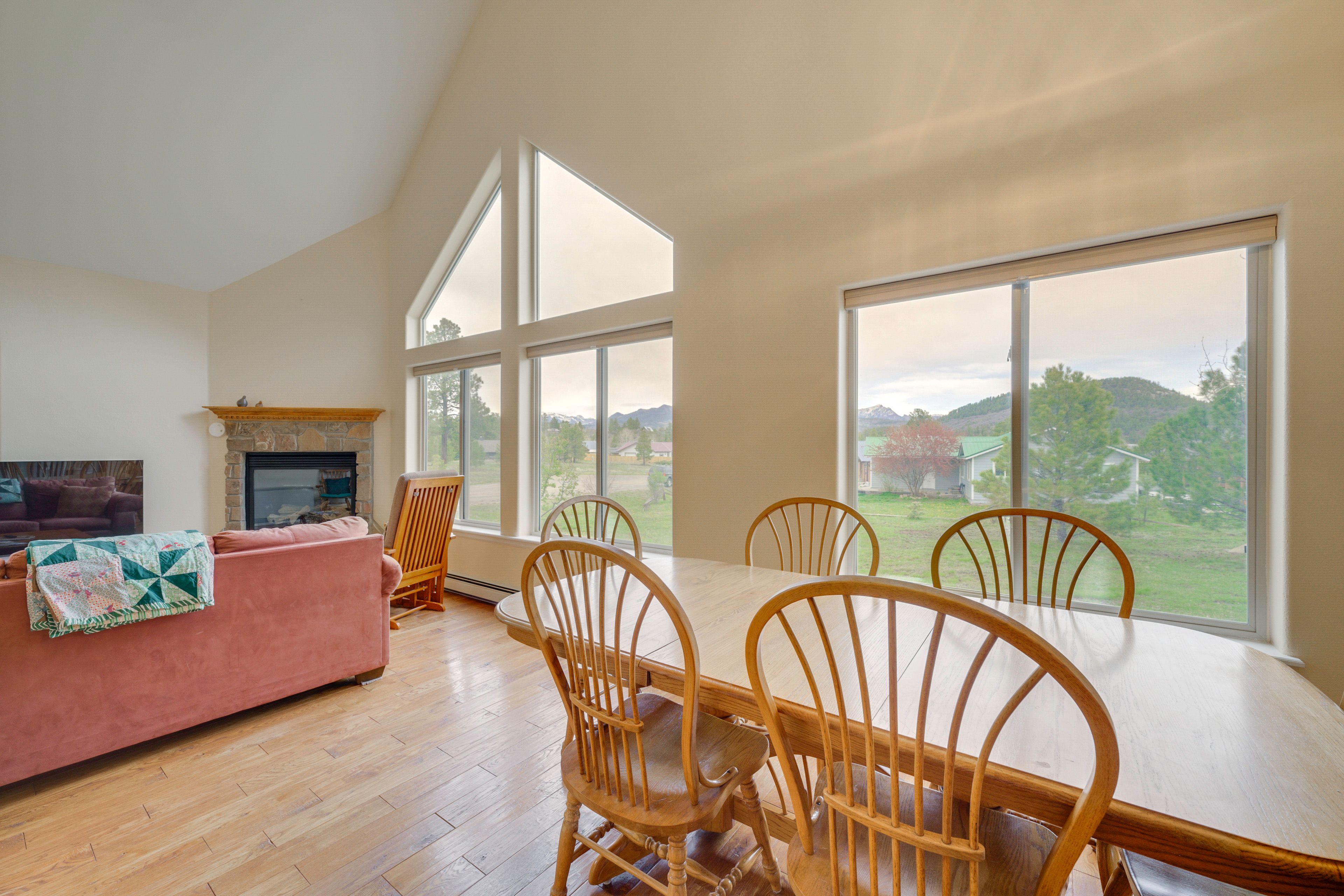 Dining Area | Open Floor Plan | Free WiFi