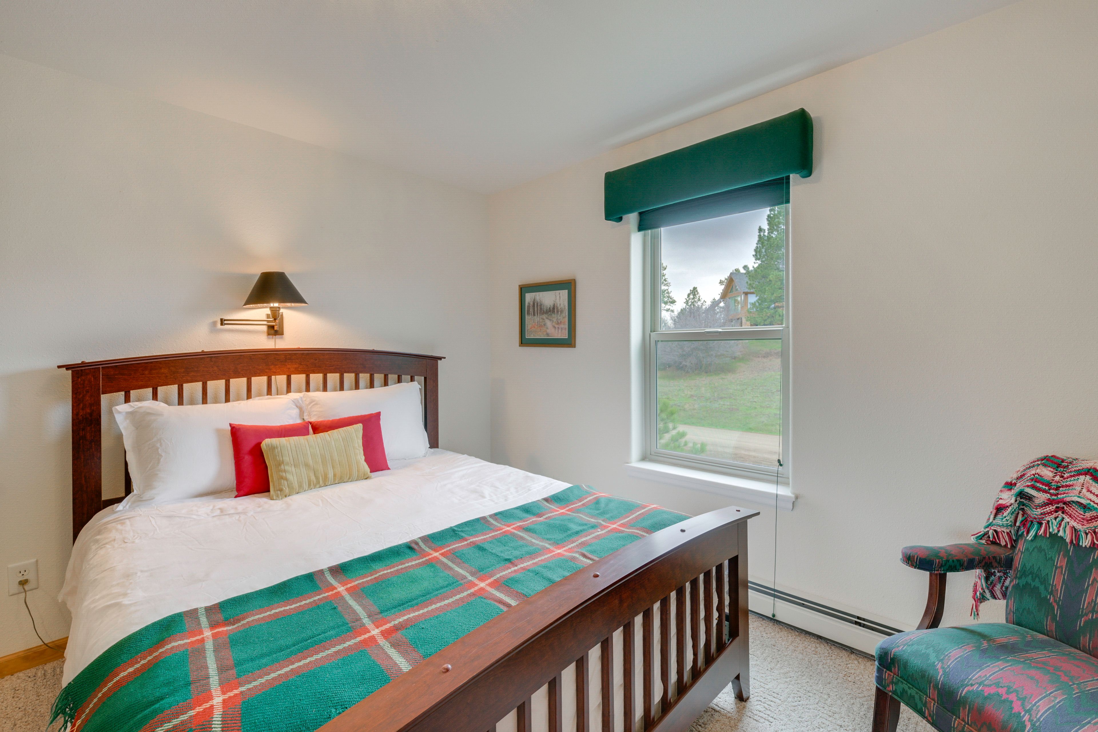 Bedroom 2 | Queen Bed | 2nd Floor