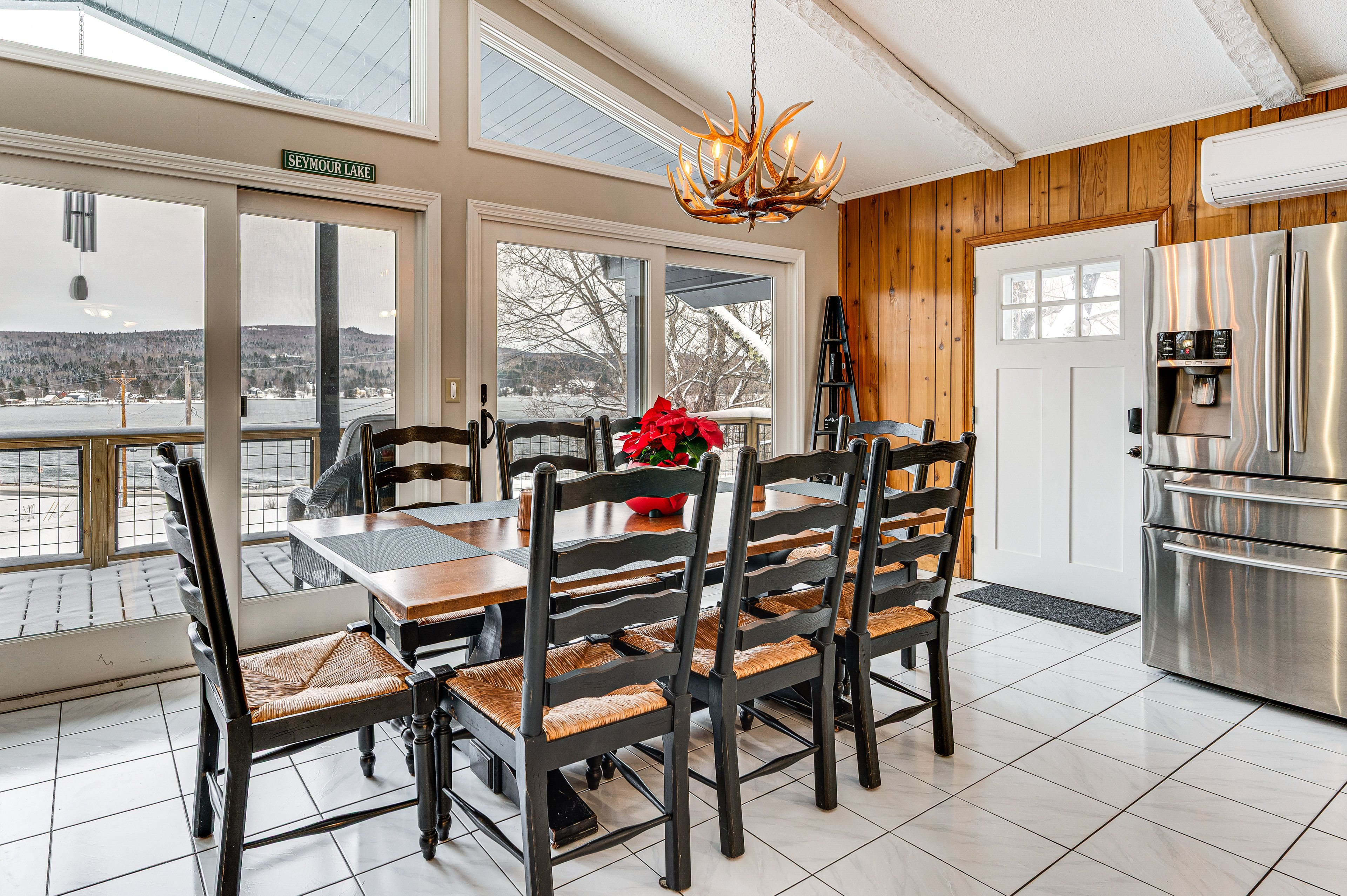 Dining Table | Dishware/Flatware | Main Floor