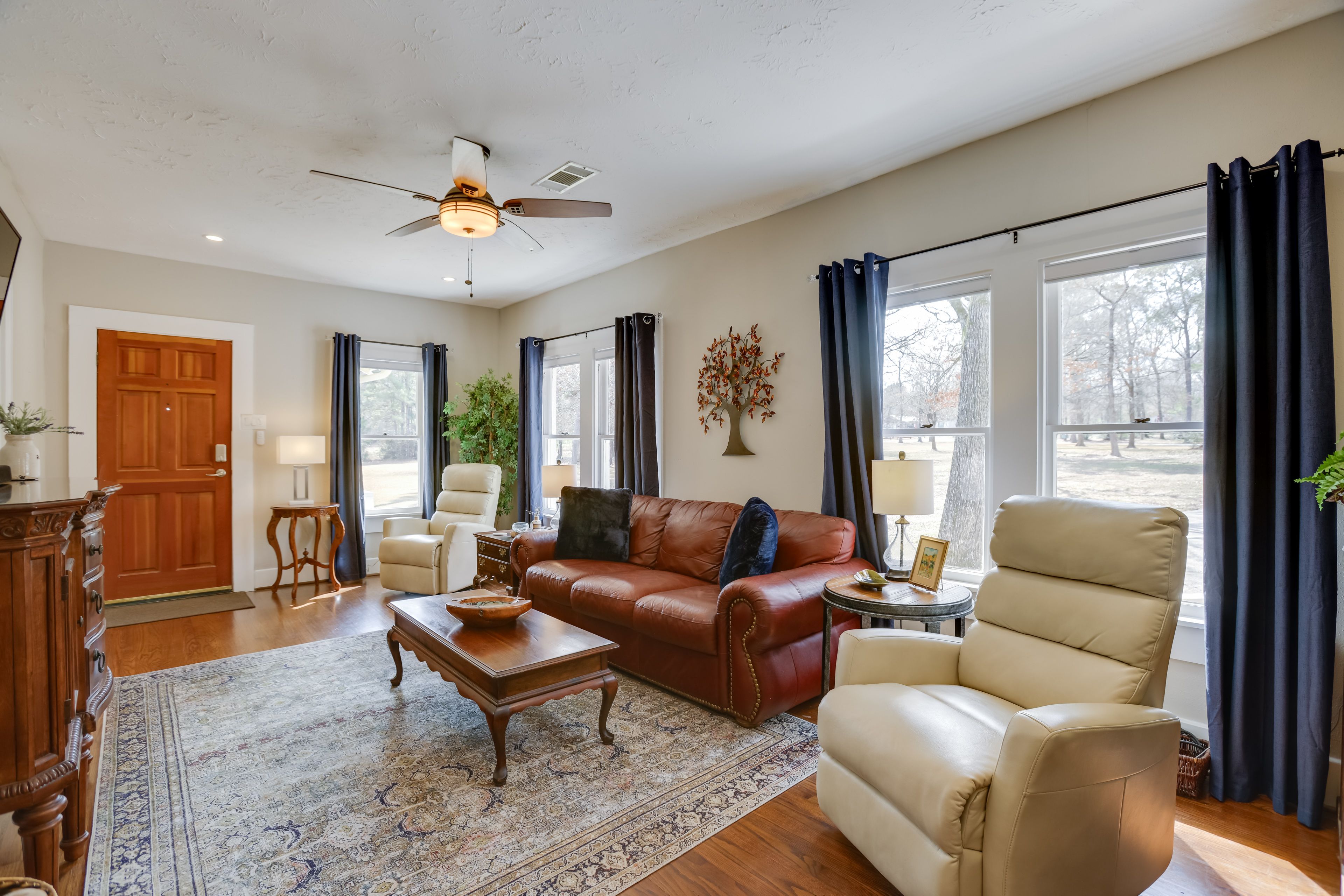 Living Room | Flat-Screen TV