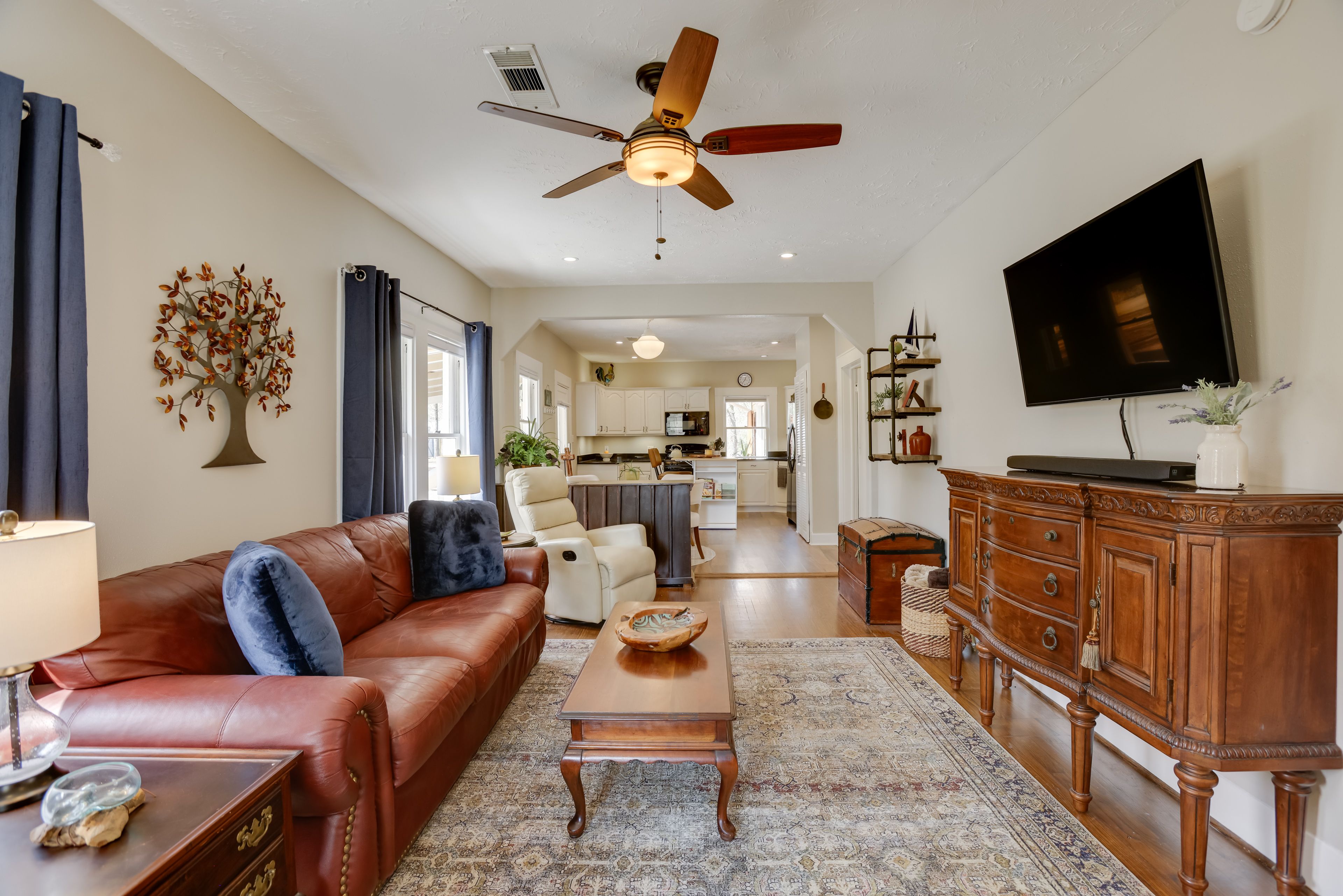 Living Room | Flat-Screen TV