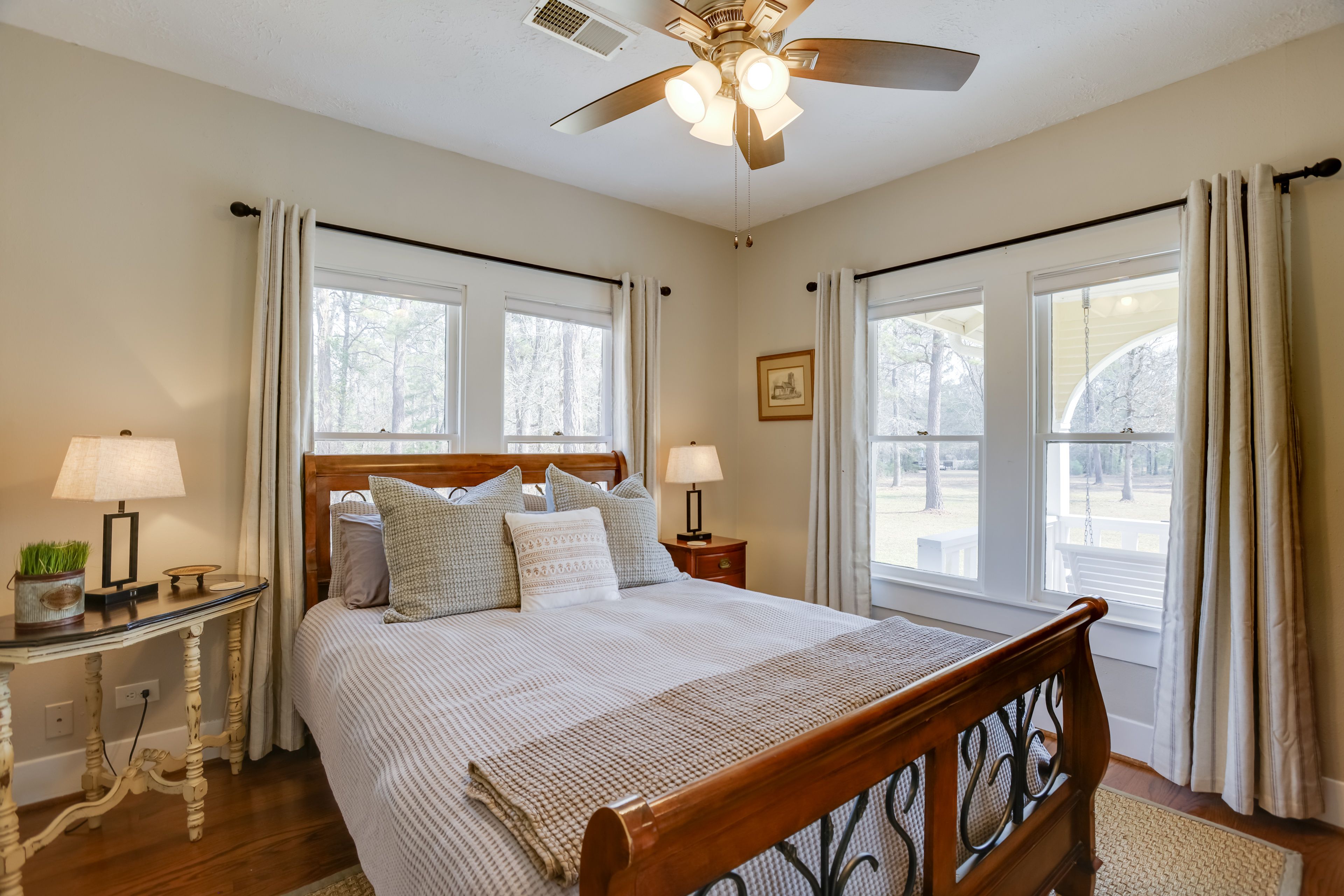 Bedroom 1 | Queen Bed | Flat-Screen TV