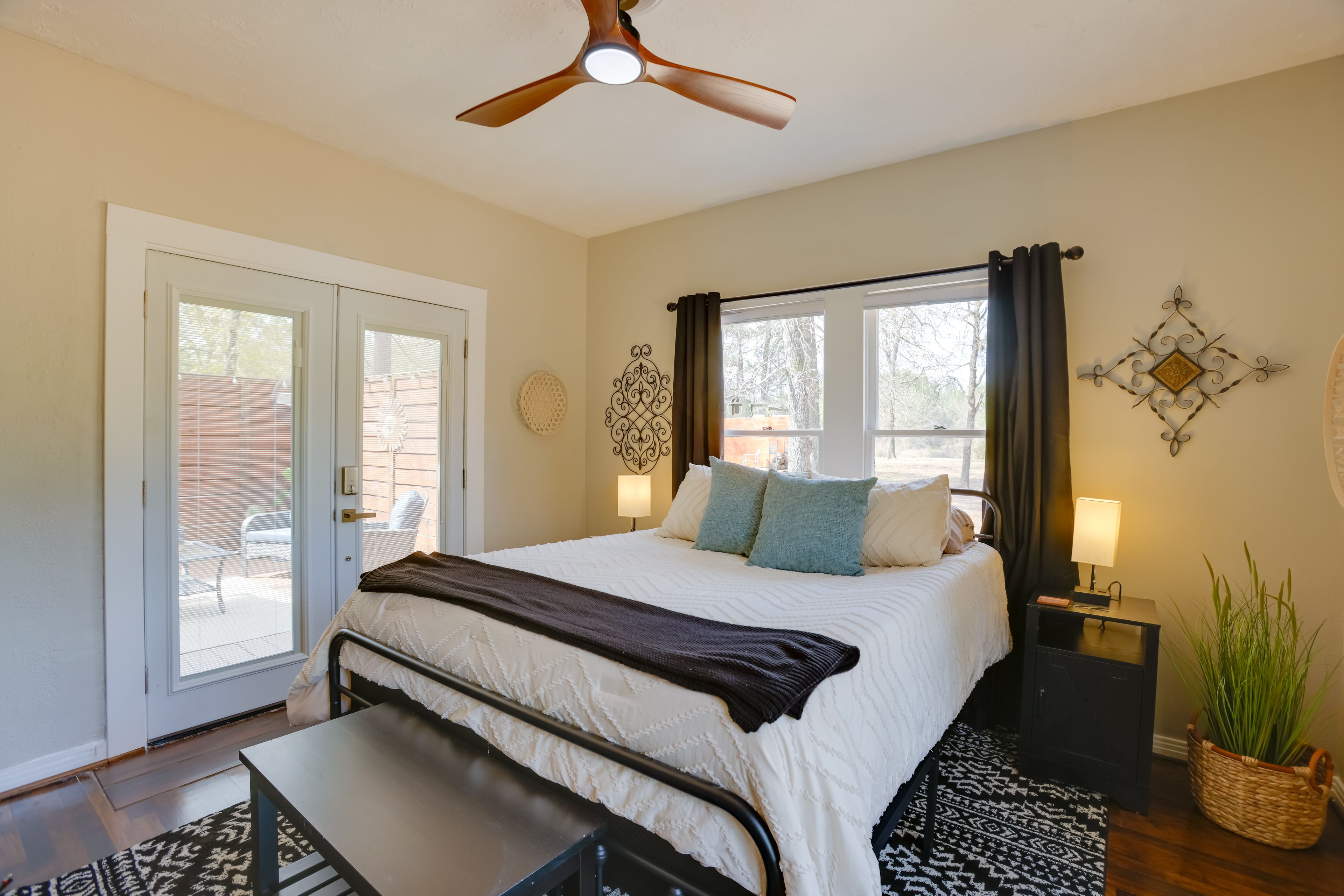 Bedroom 2 | Queen Bed | Flat-Screen TV | Kitchenette