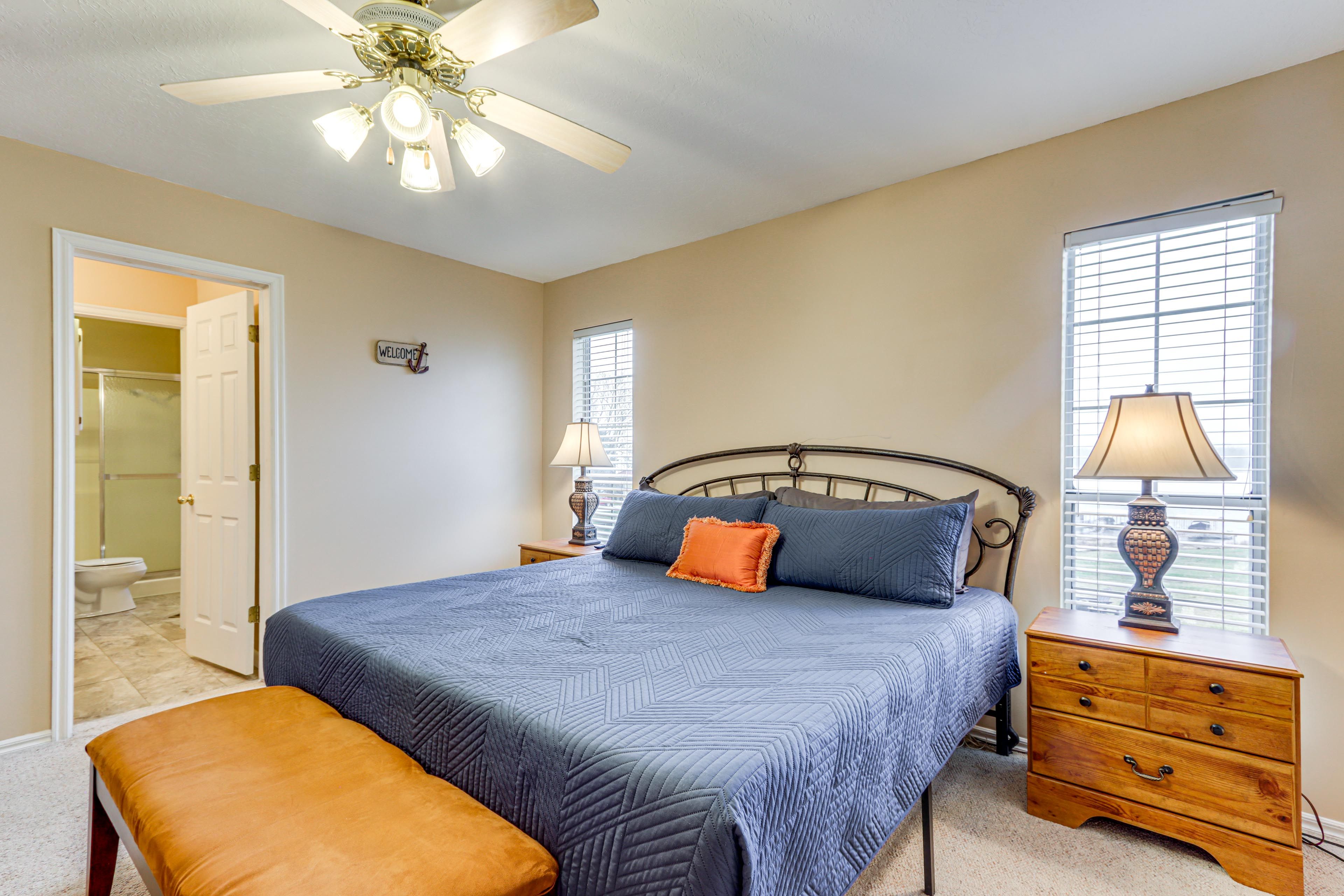 Bedroom 1 | King Bed | Main Floor