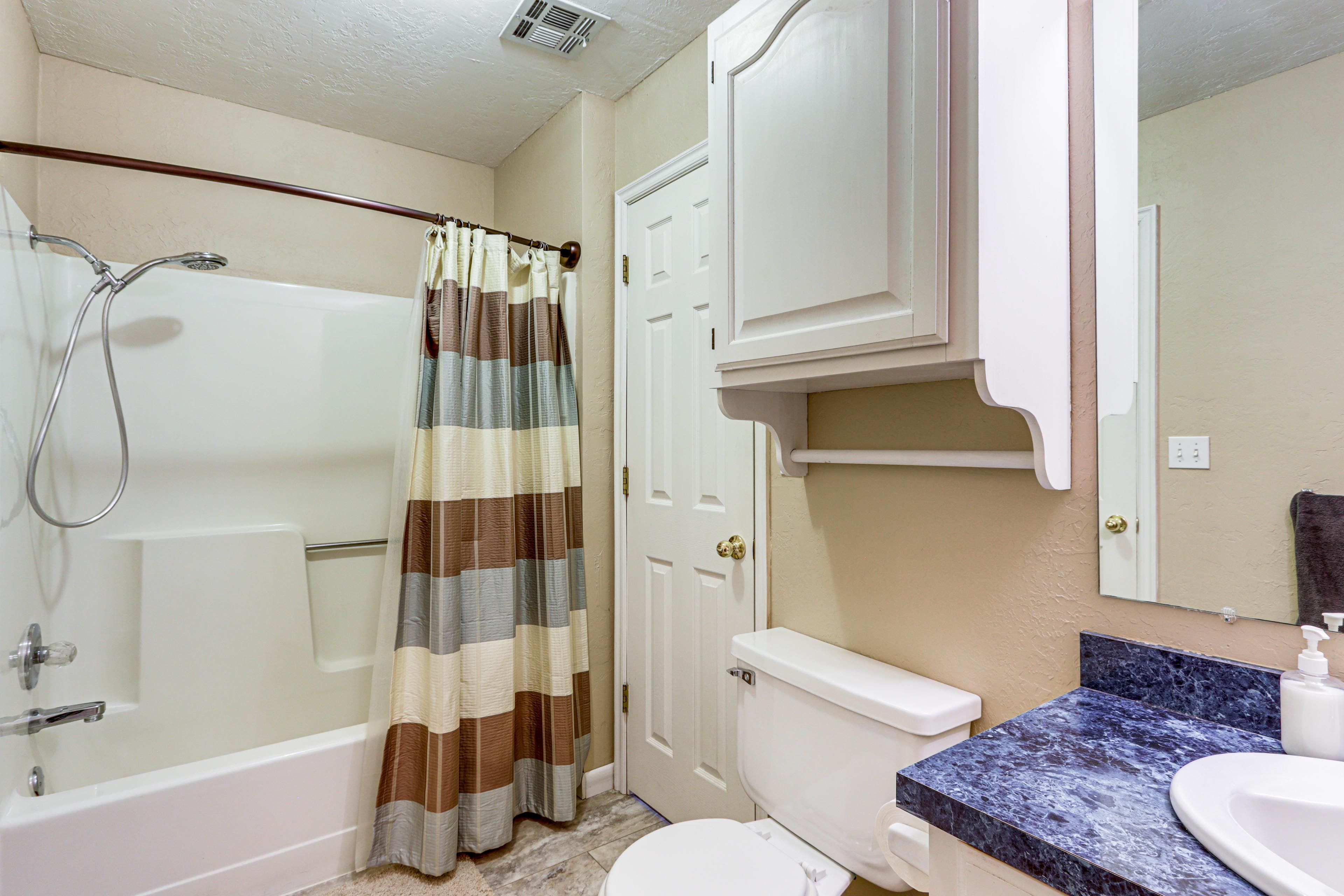 En-Suite Bathroom | Lower Floor