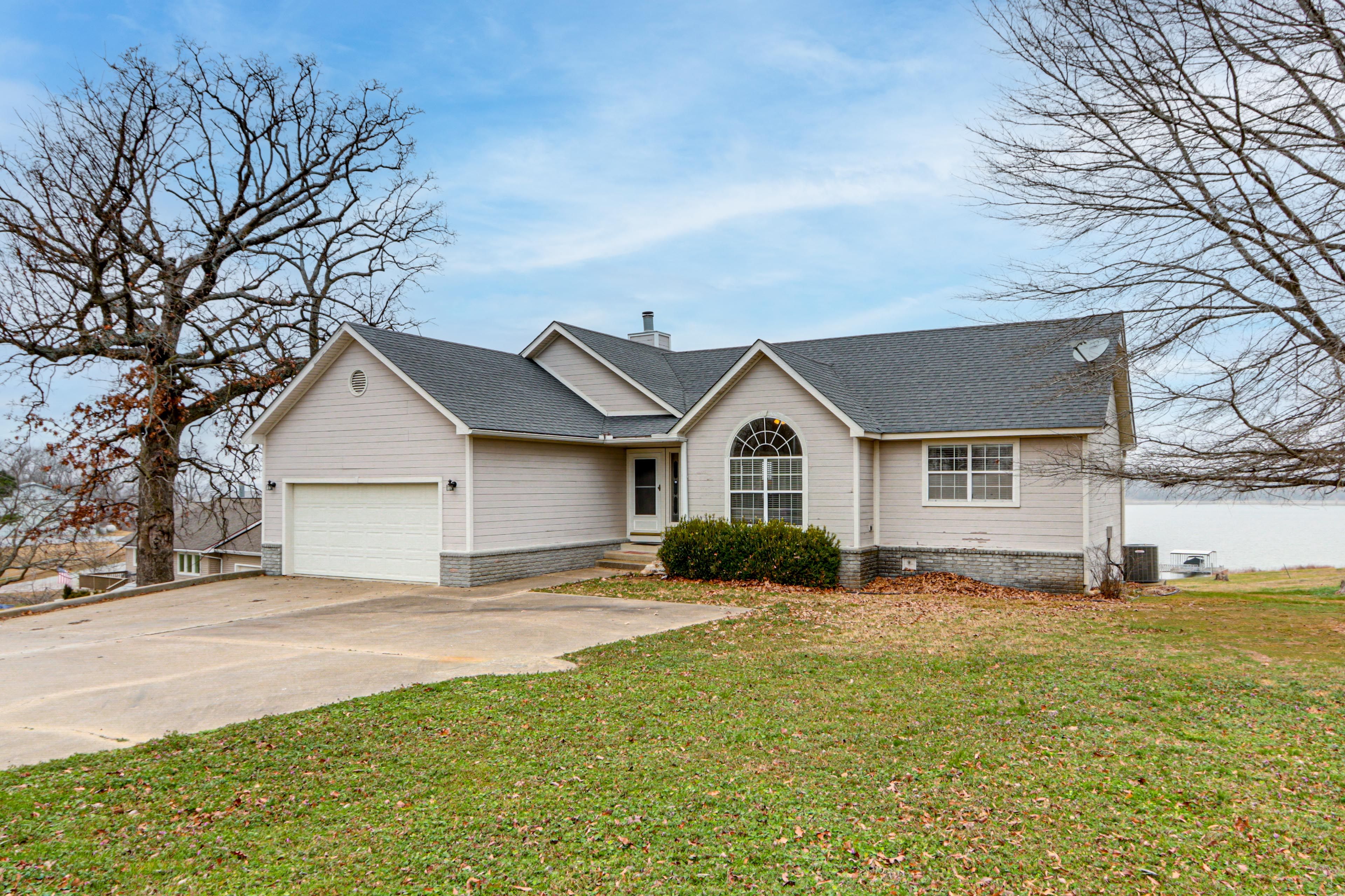 Grove Vacation Rental | 4BR | 3BA | 4 Steps Required | 3,000 Sq Ft