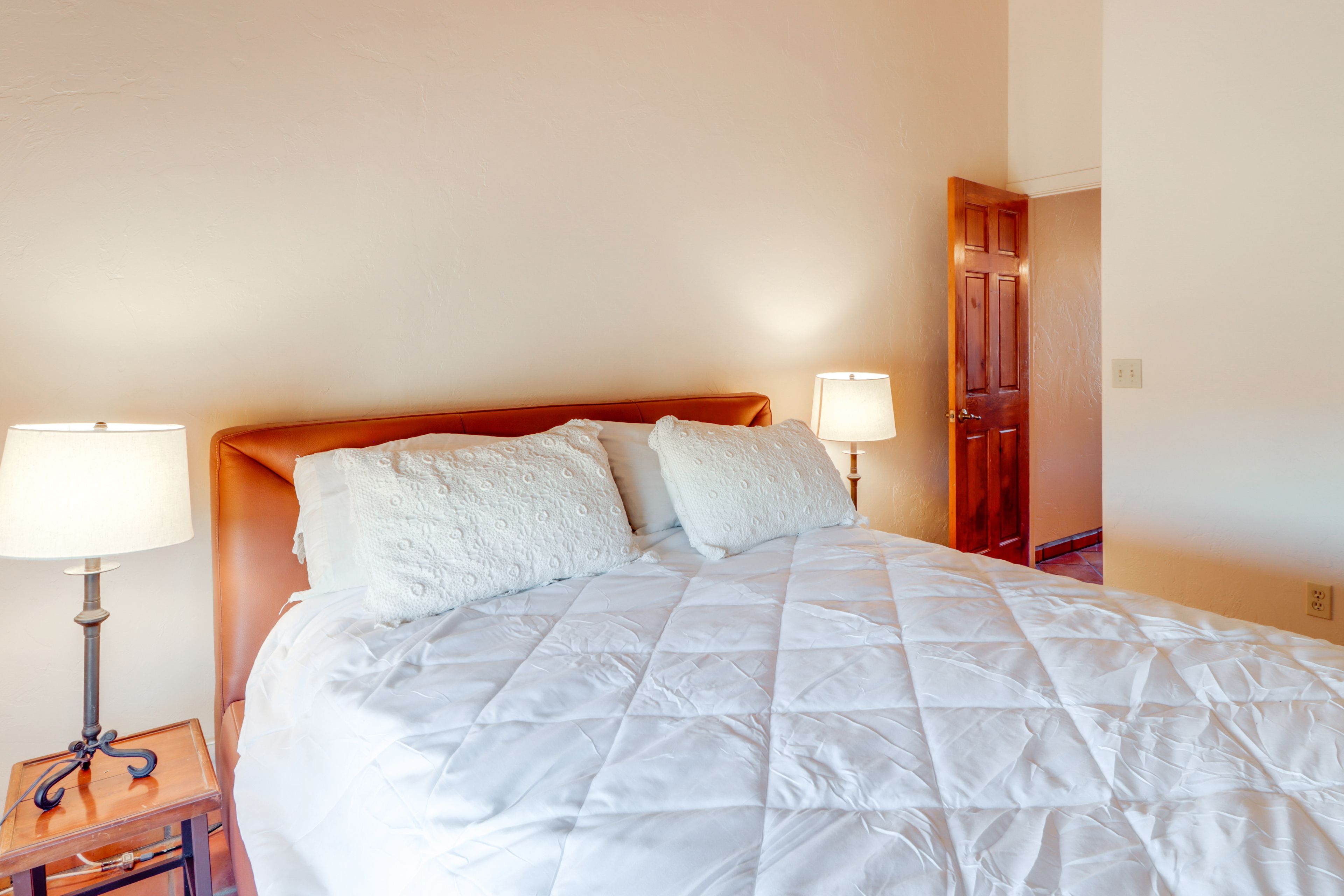 Bedroom 1 | Queen Bed