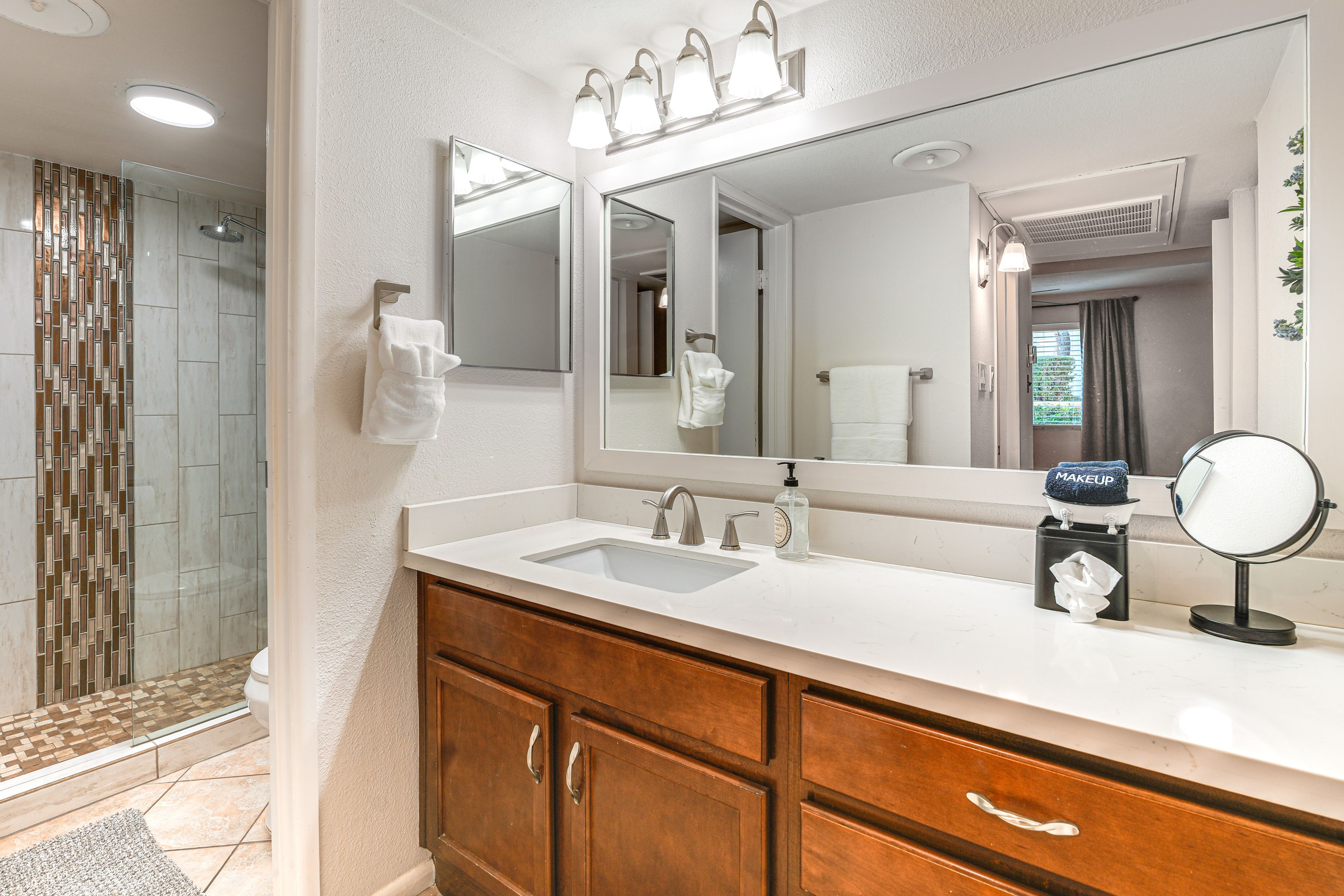 En-Suite Bathroom | Towels Provided