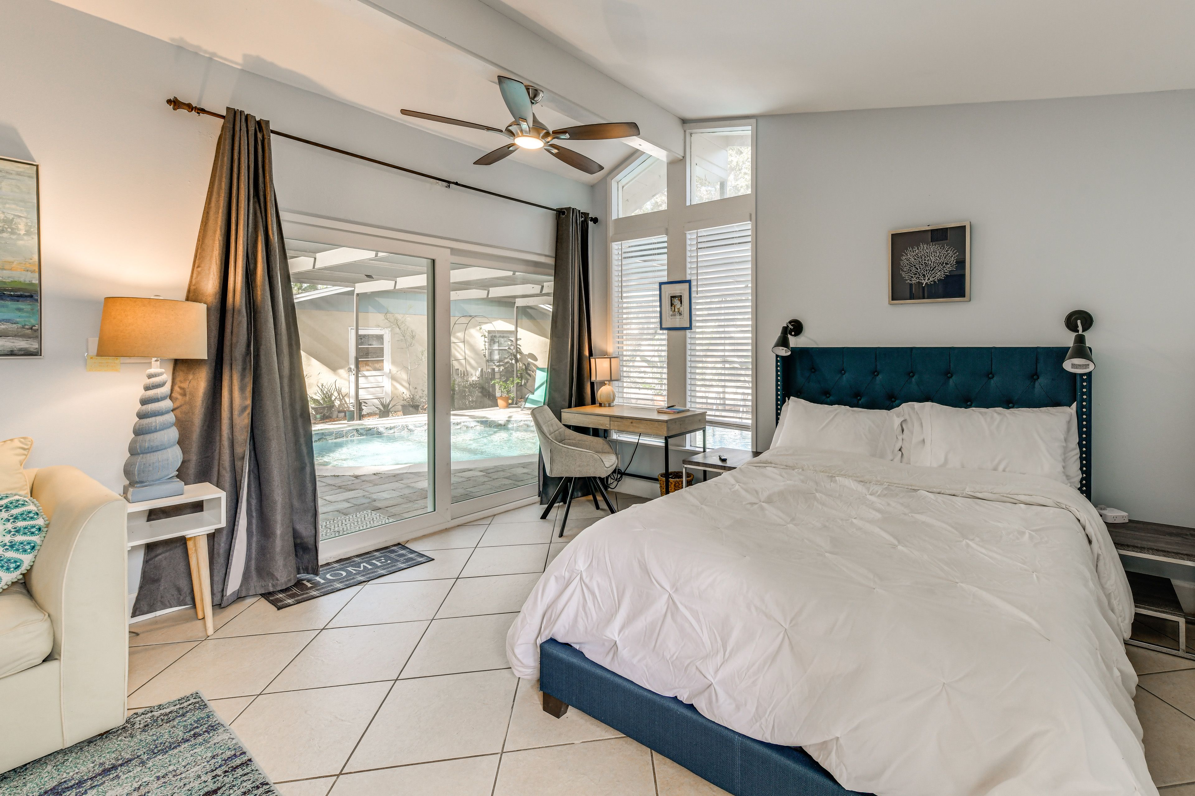 Studio | Queen Bed | Desk | Free WiFi