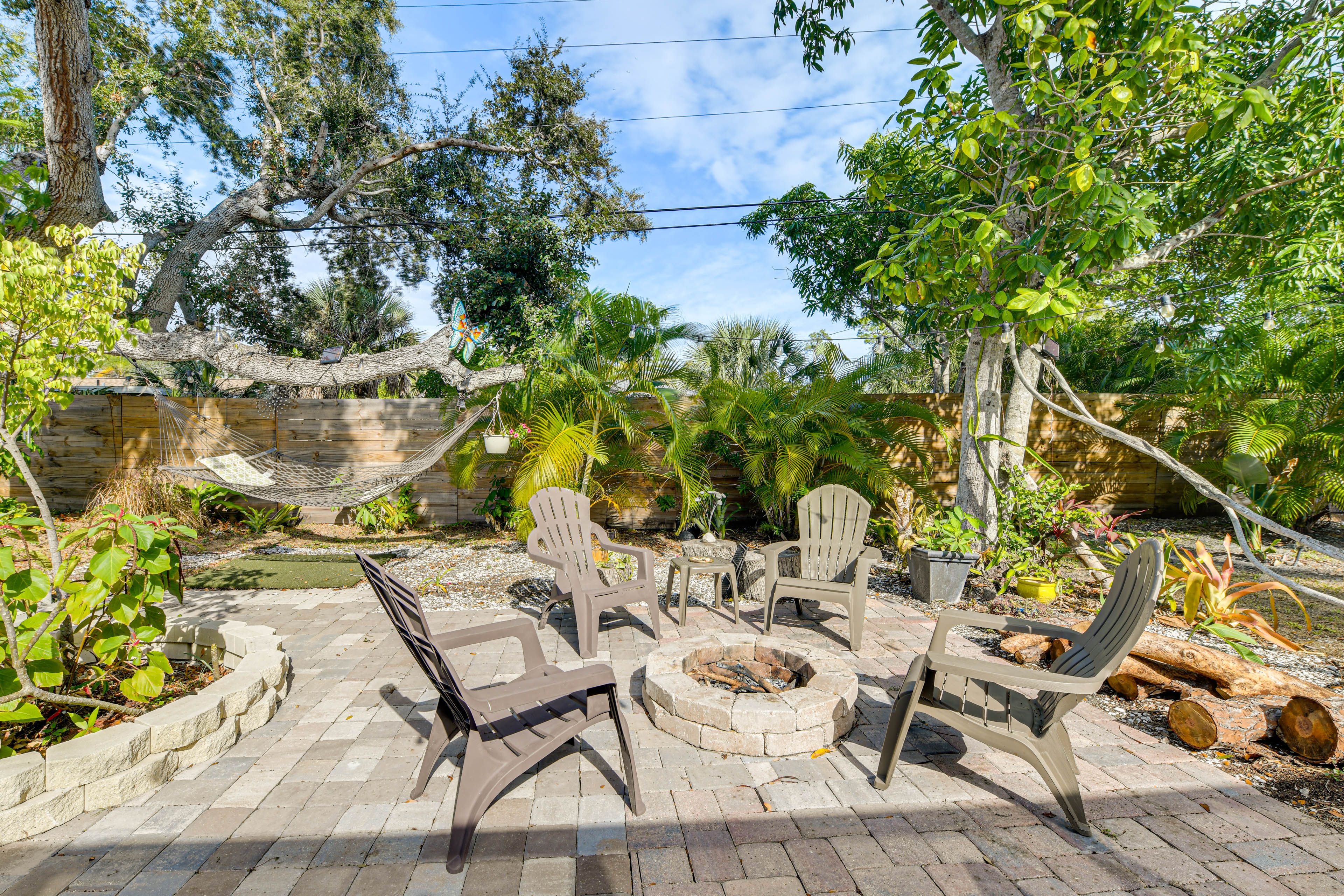 Shared Fenced Yard | Fire Pit | Hammock