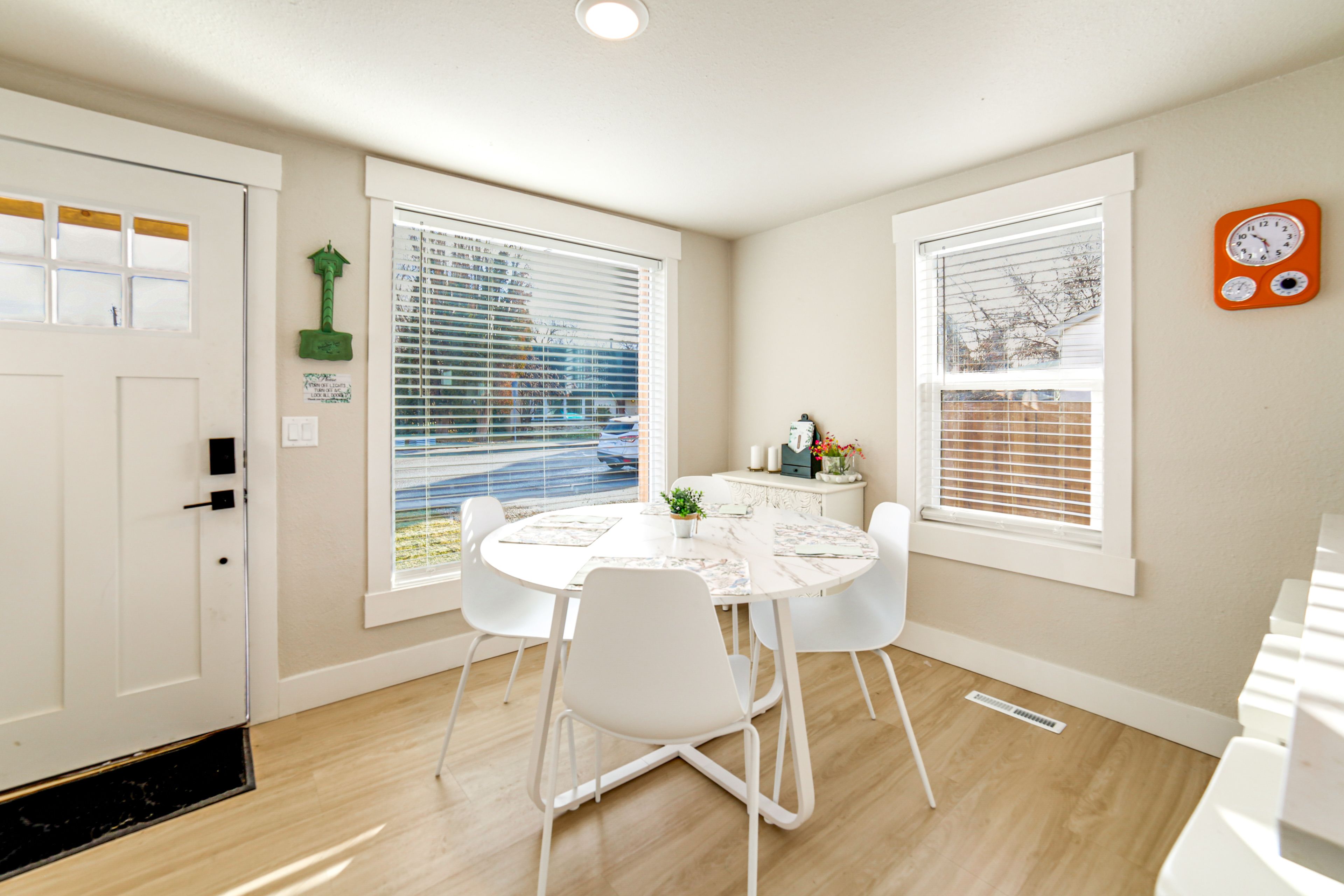 Dining Area | Dishware & Flatware Provided