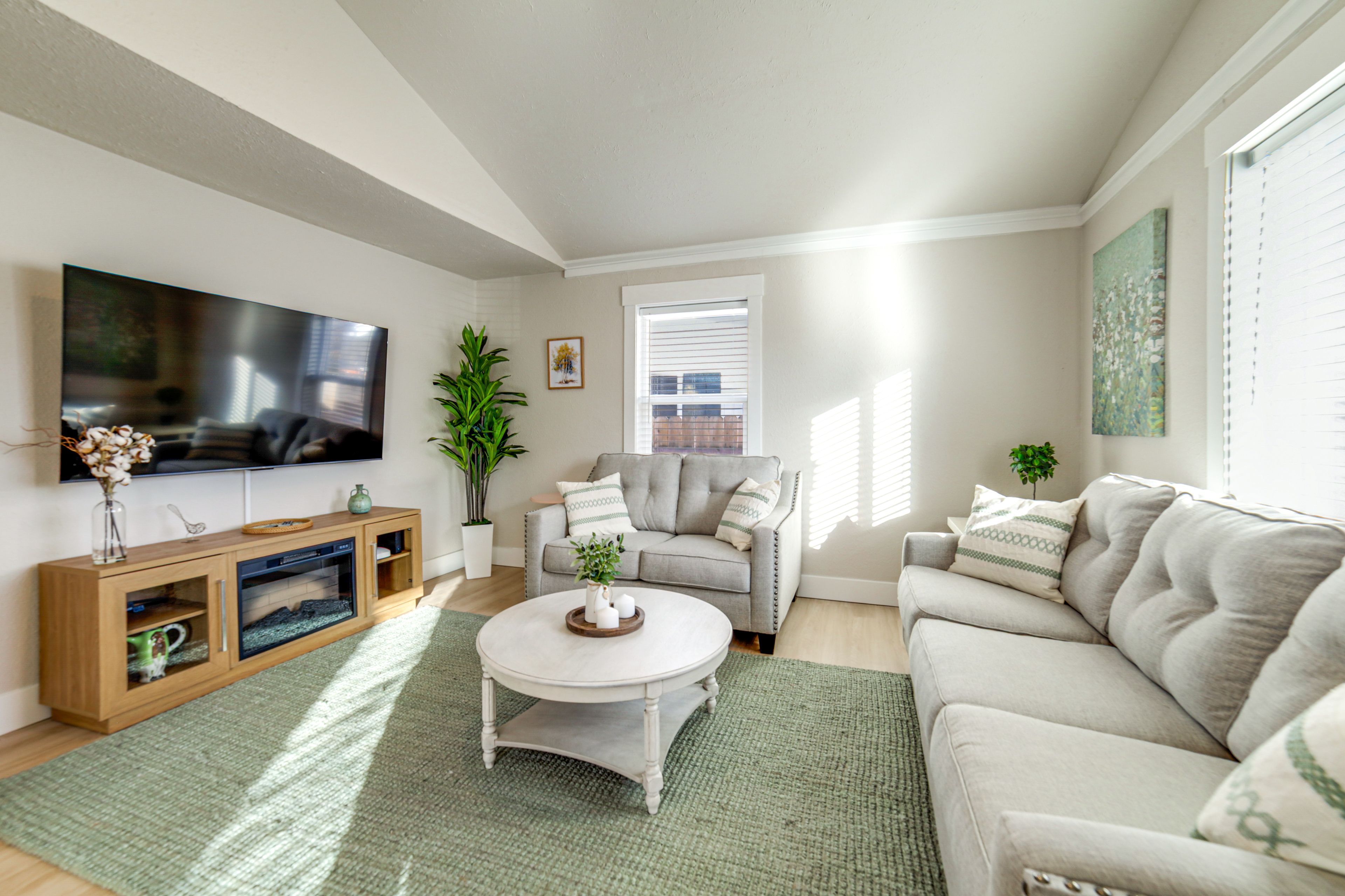 Living Room | Flat-Screen TV | Fireplace | Free WiFi | Central Heat & A/C