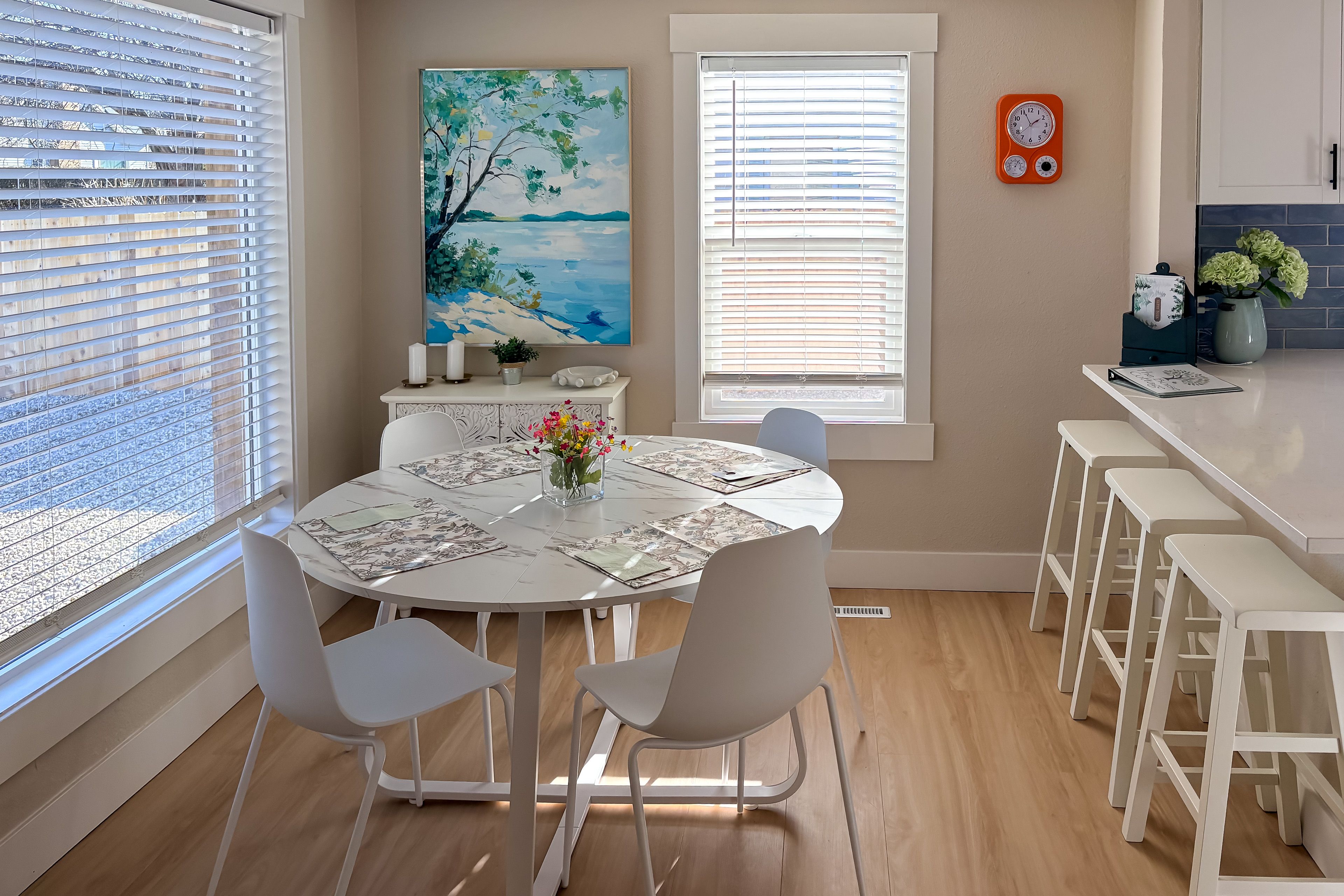Dining Area | Dishware & Flatware Provided