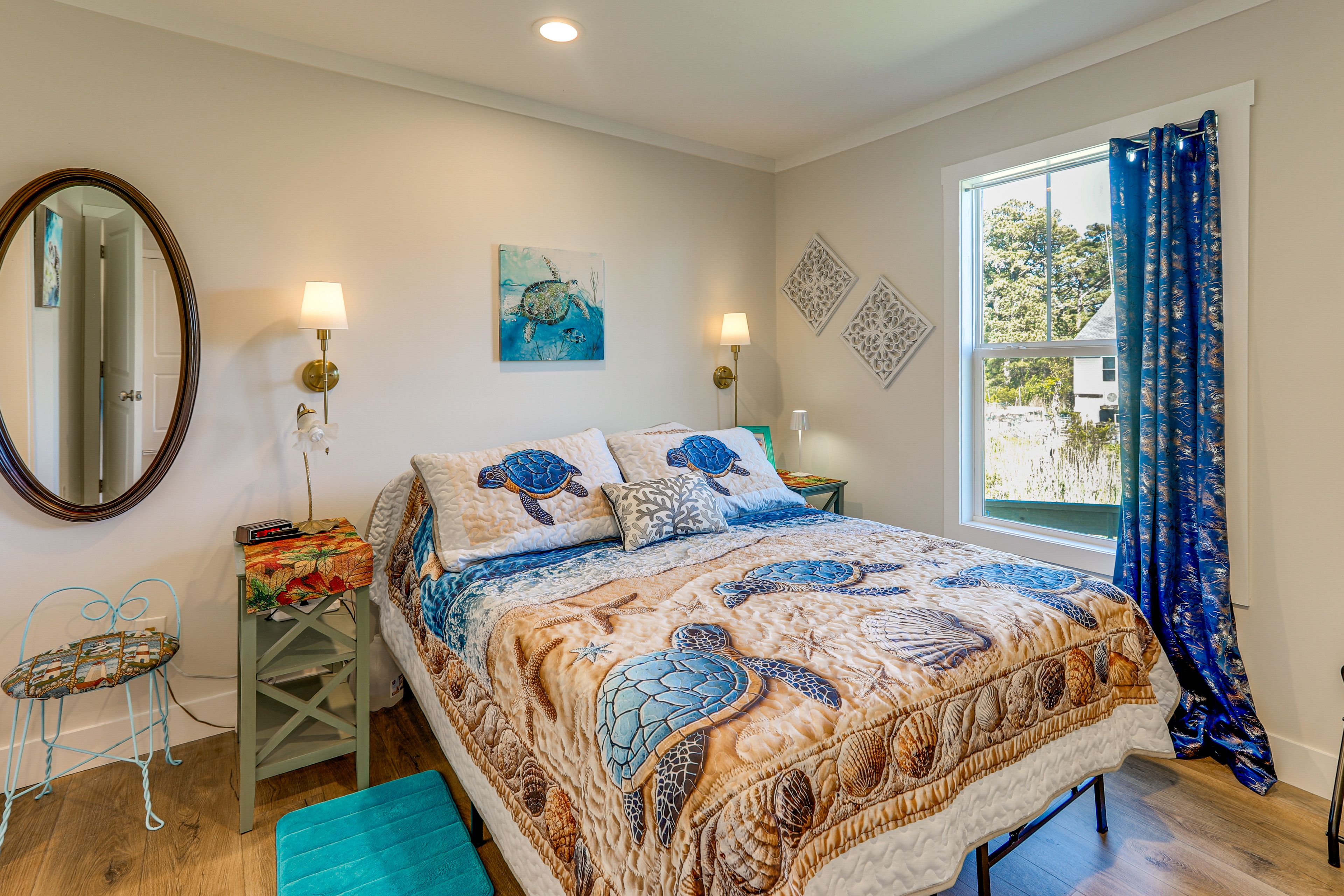 Bedroom 1 | Queen Bed