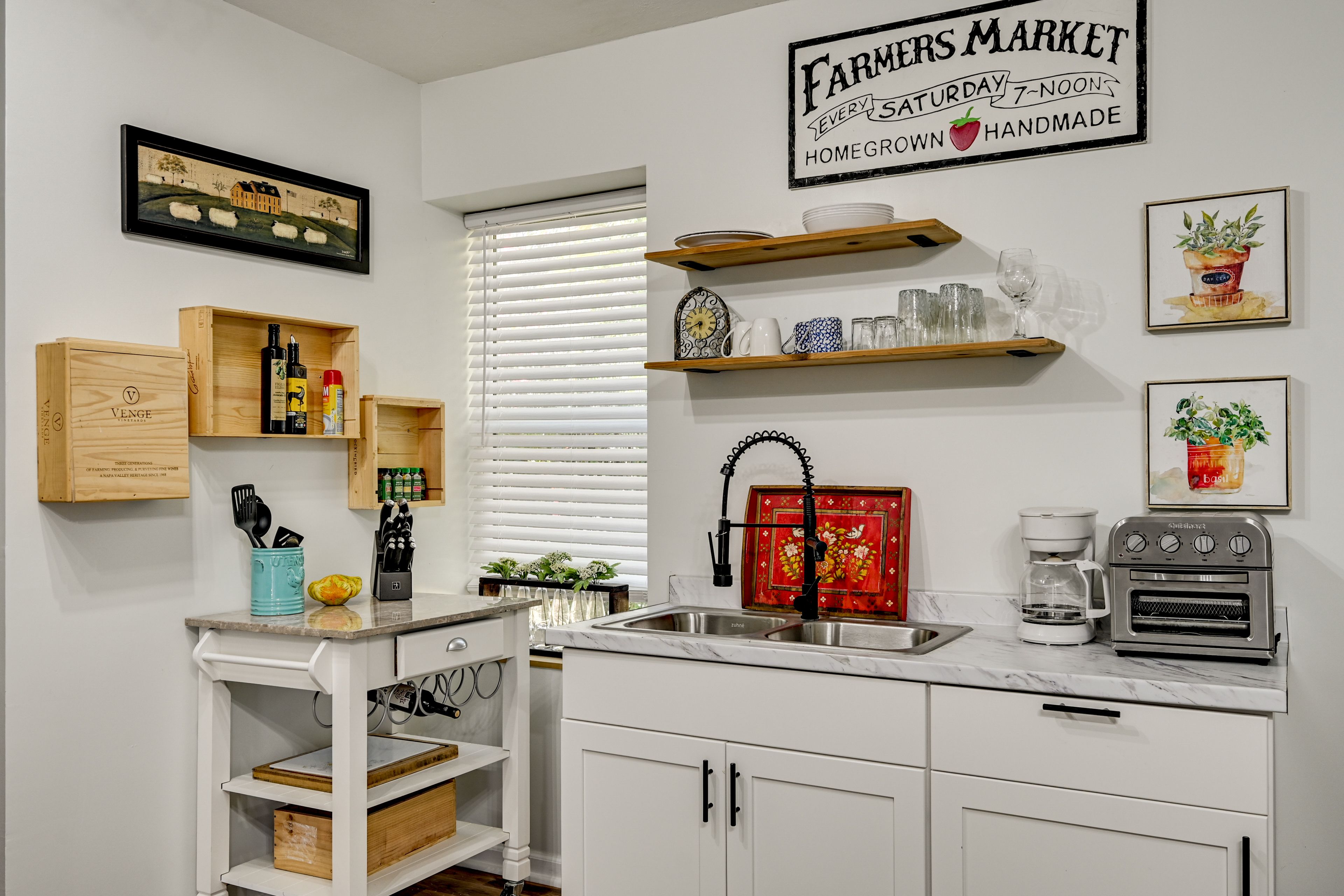 Kitchenette | Toaster Oven | Microwave