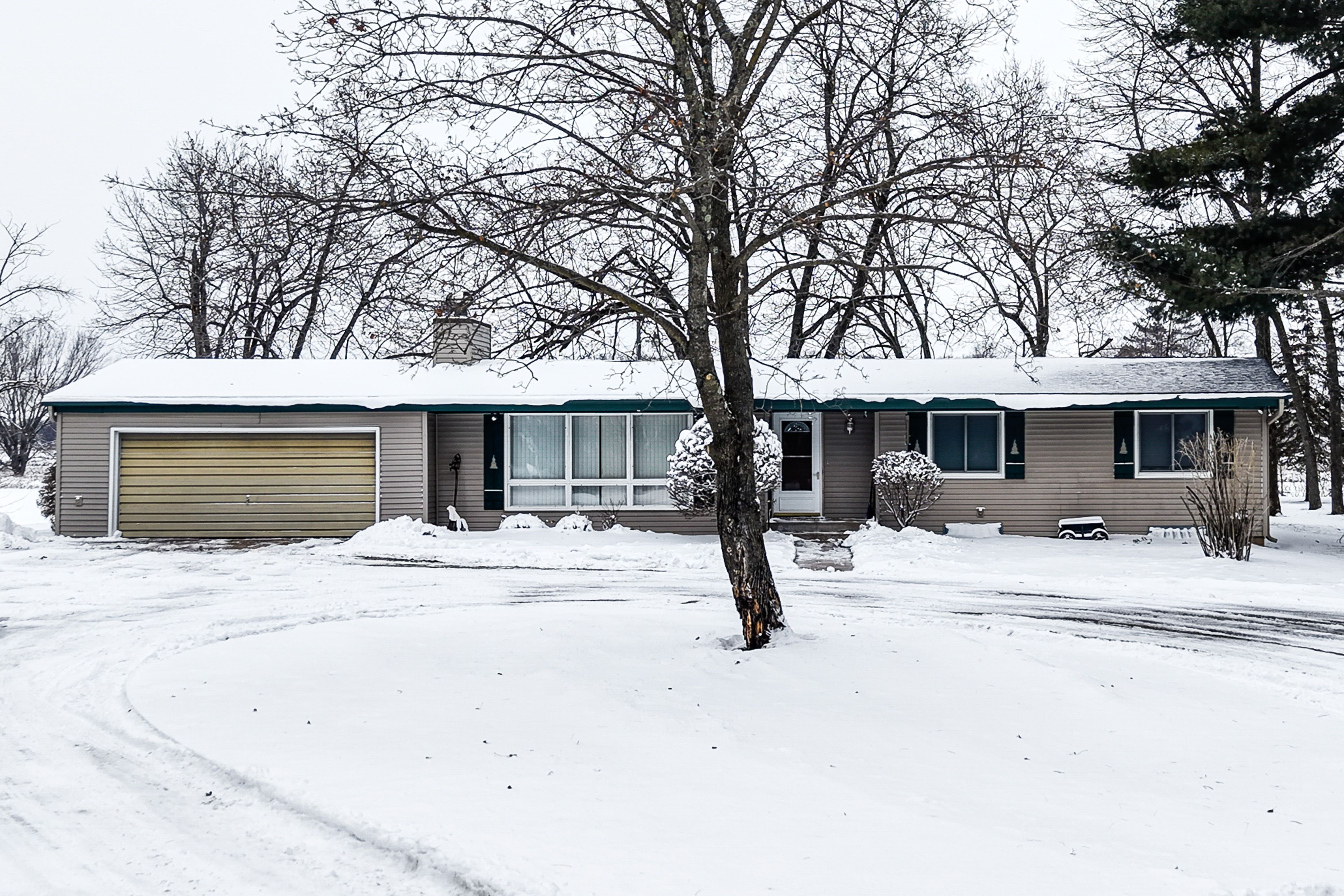 Parking | Garage (1 Vehicle) | Driveway (4 Vehicles)