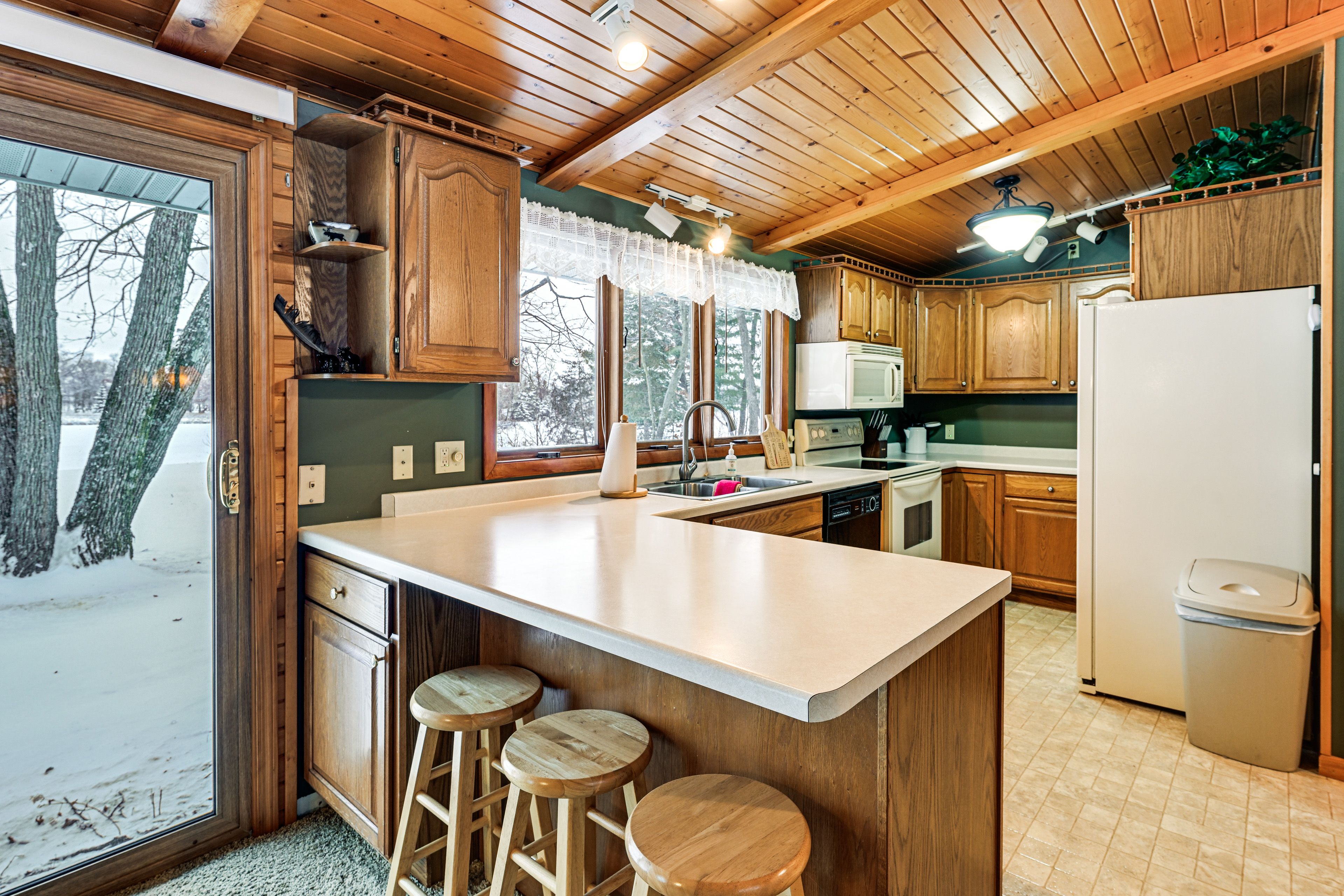 Kitchen | Toaster | 1st Floor