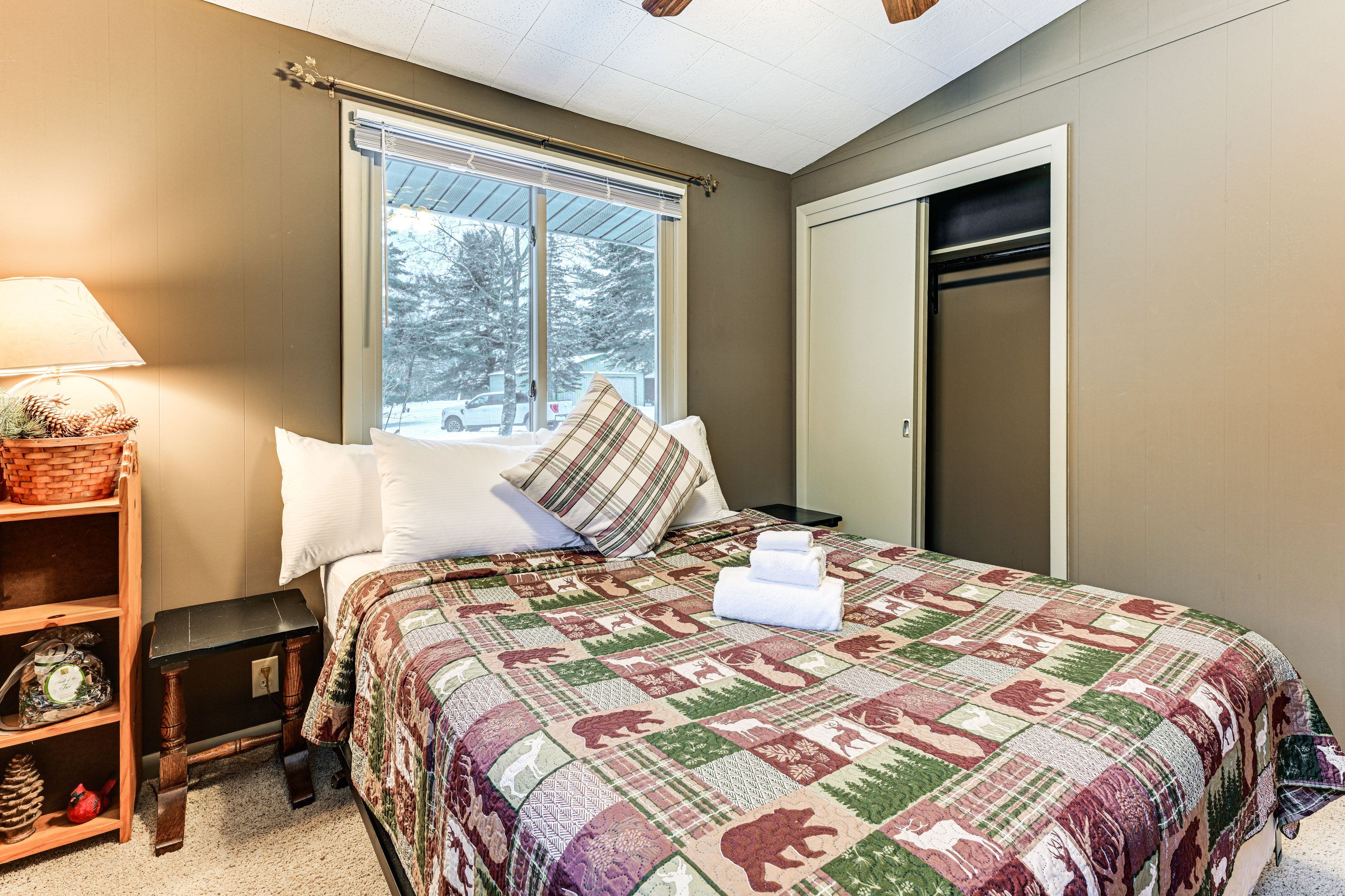 Bedroom 2 | Queen Bed | 1st Floor