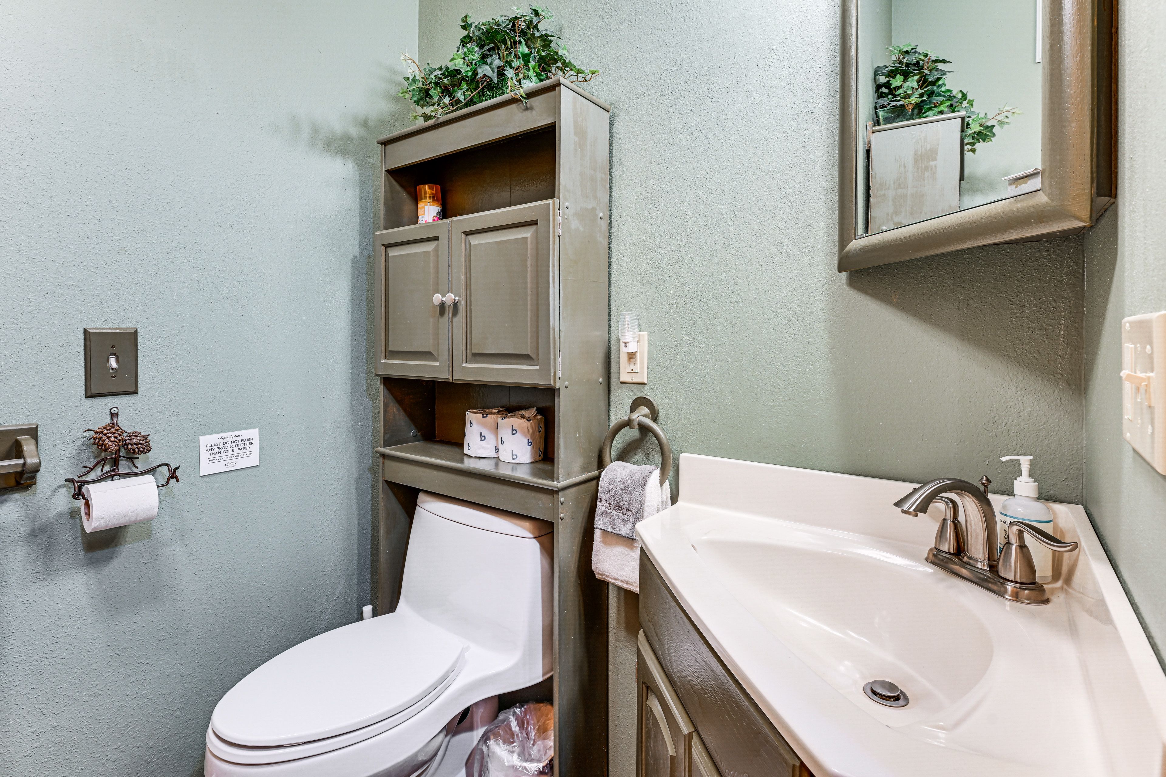 Bathroom | 1st Floor