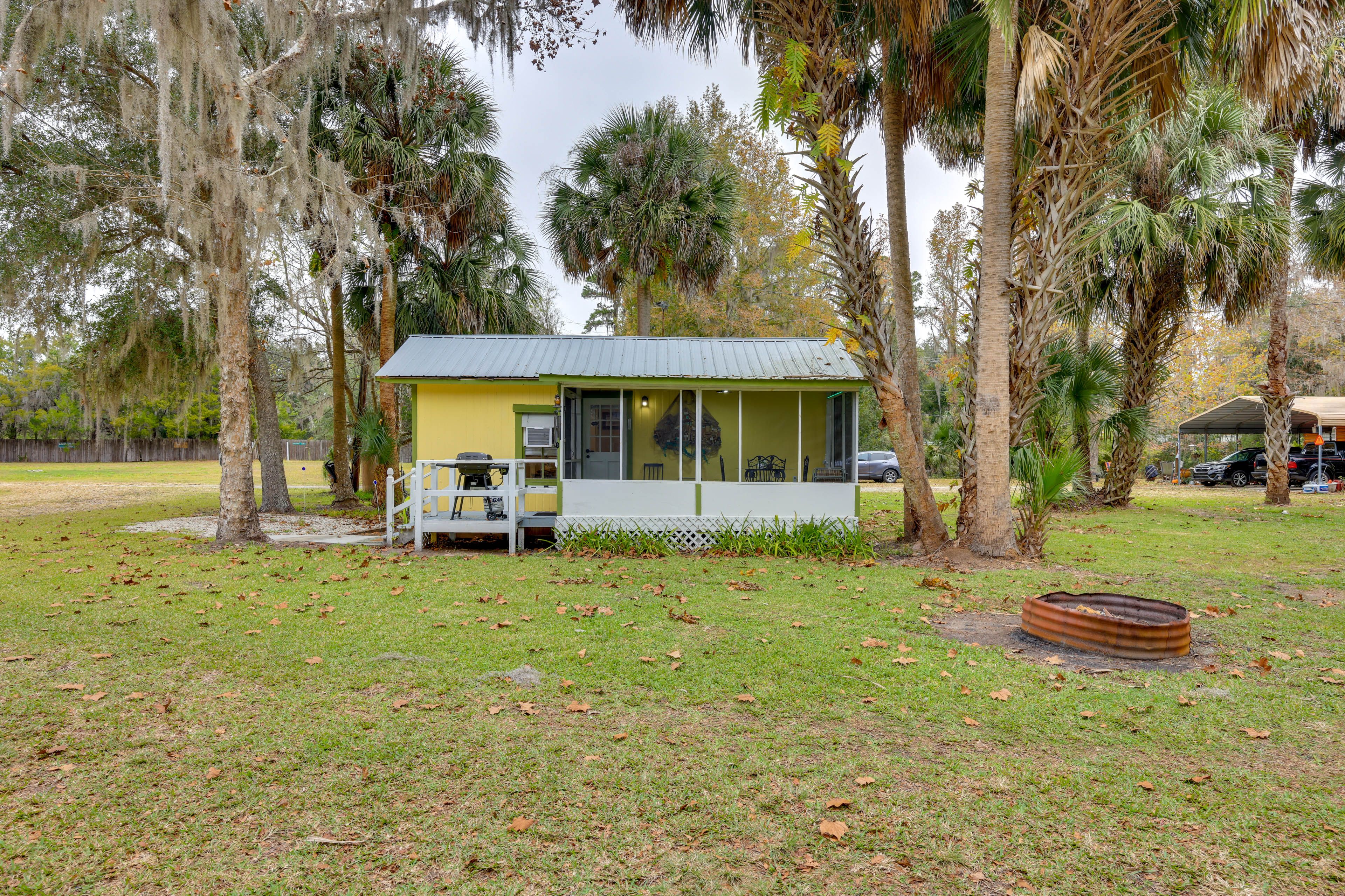 Large Yard | Wood-Burning Fire Pit