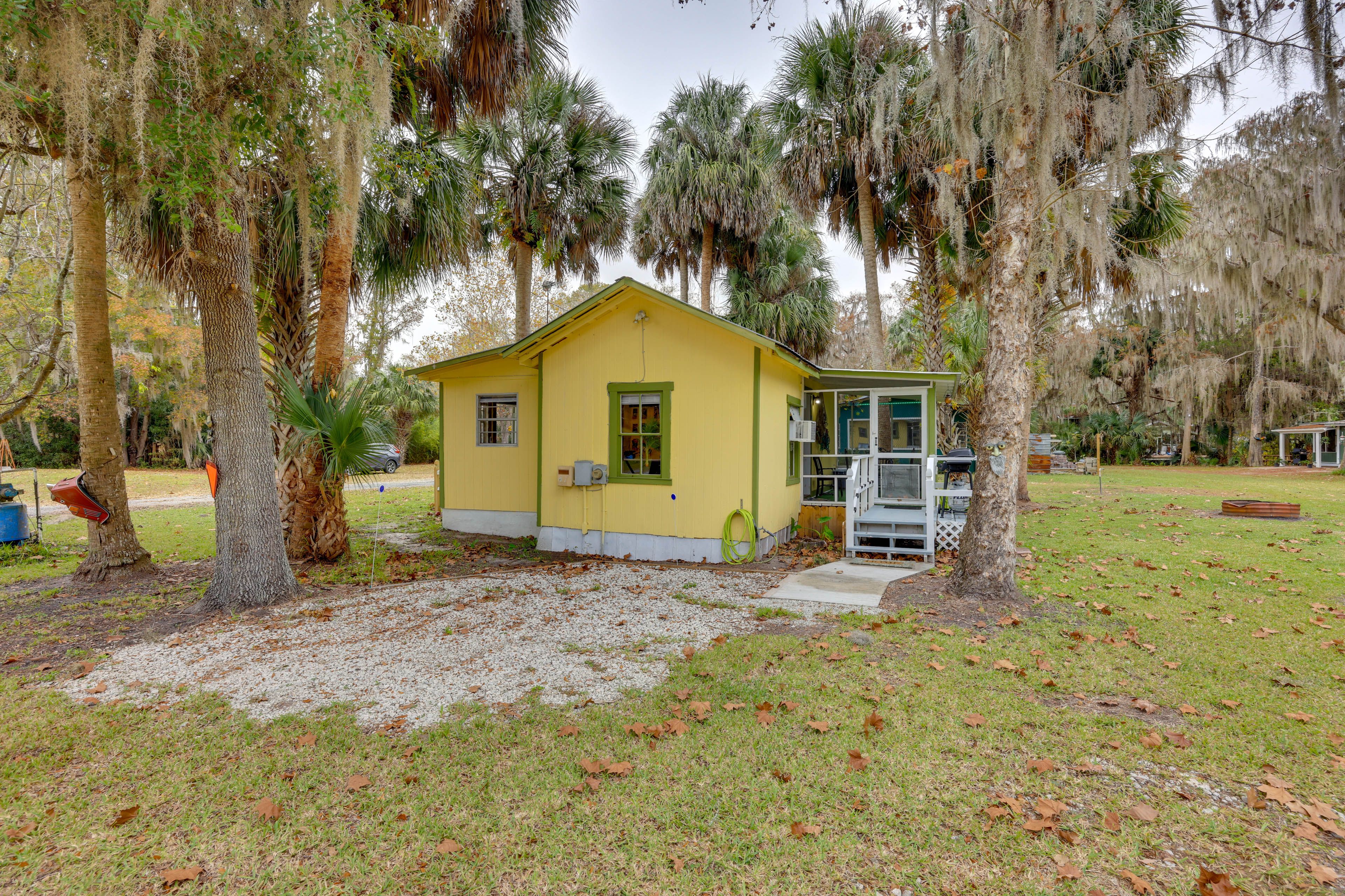 Cabin Exterior | Parking | Driveway (3 Vehicles) | Boat/Trailer Parking