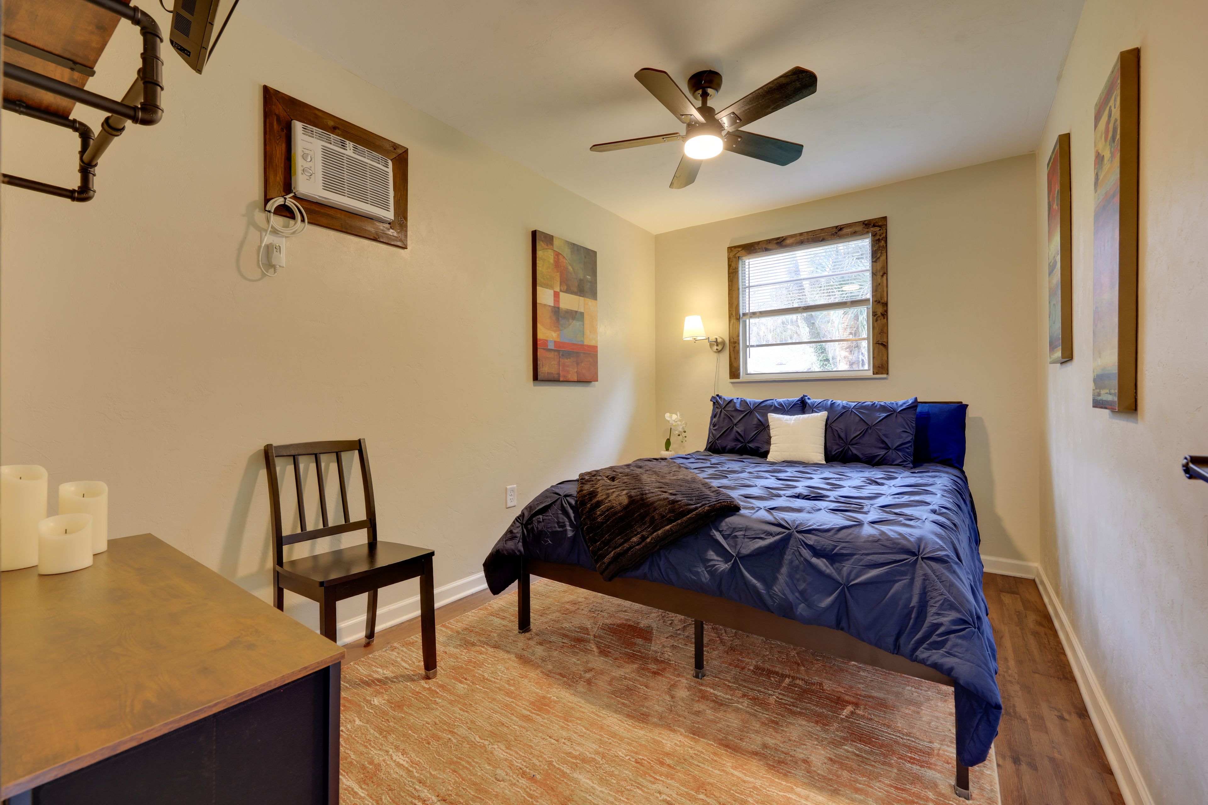 Bedroom 1 | Queen Bed