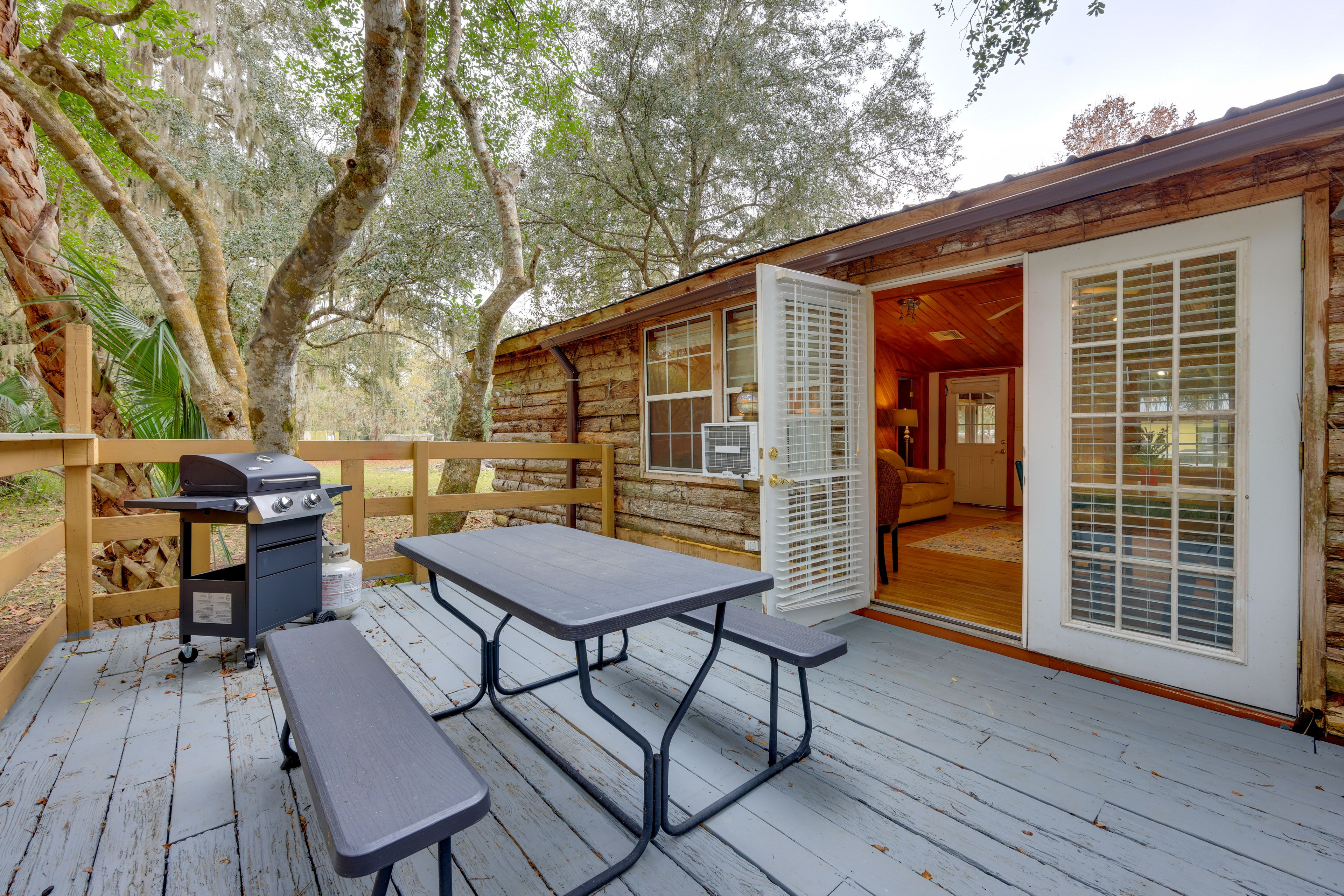 Deck | Outdoor Dining Area | Gas Grill