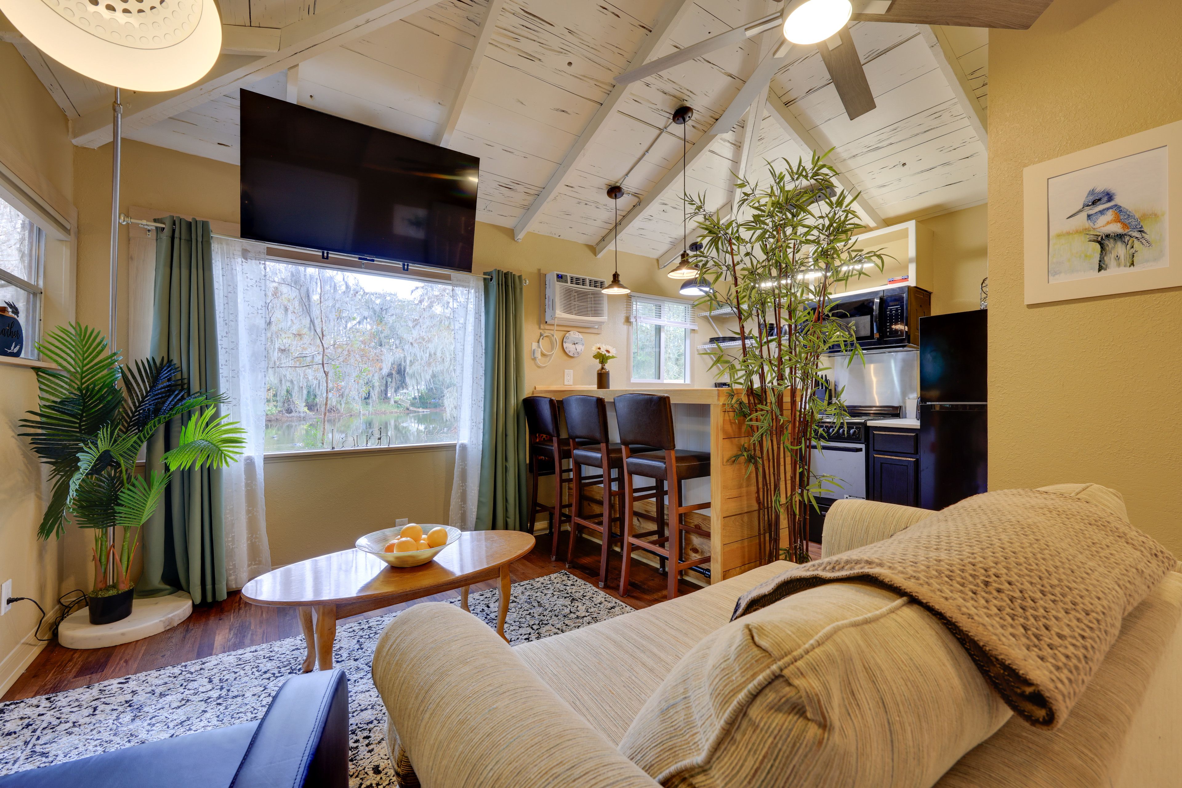 Living Room | Free WiFi | Queen Sleeper Sofa